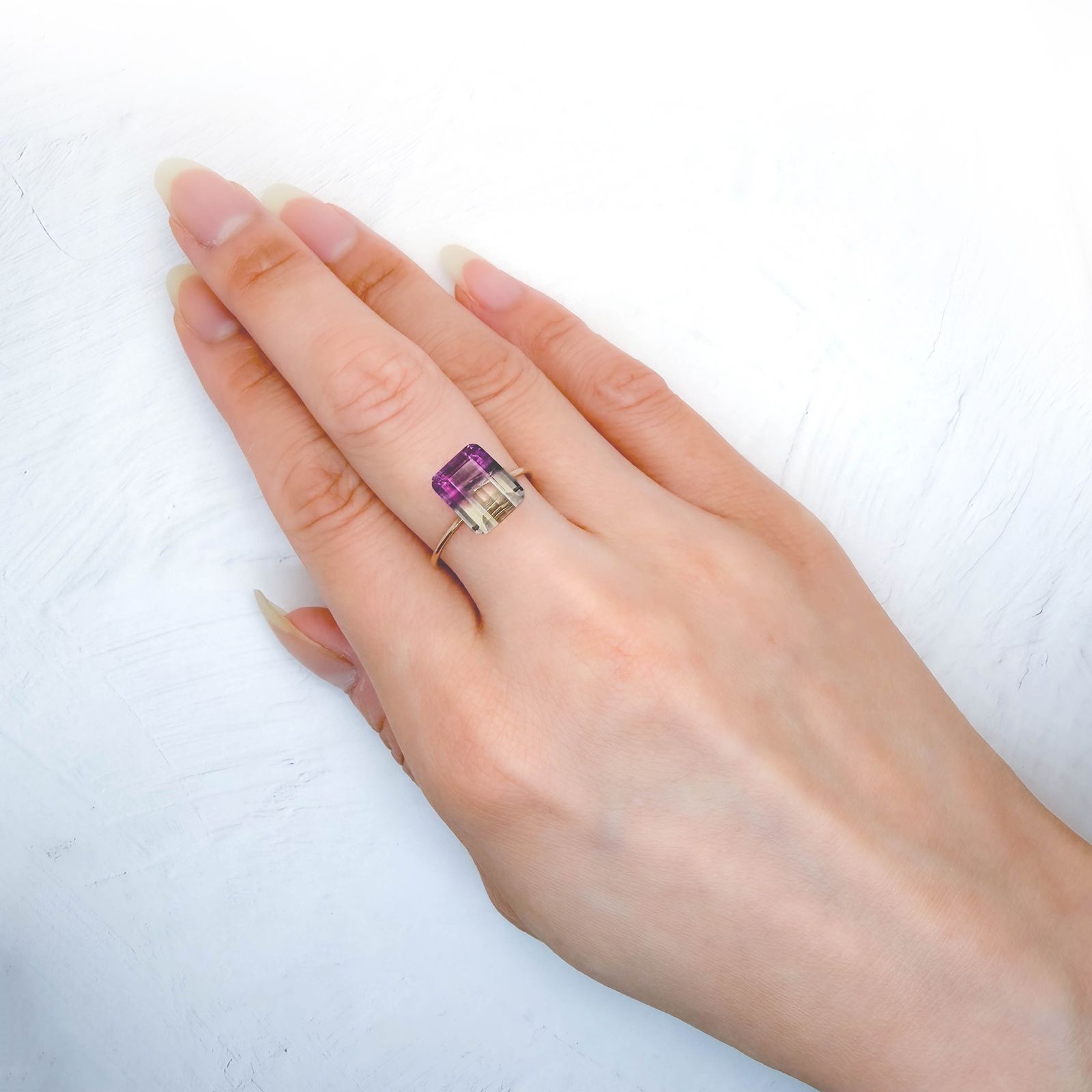 バイカラーフローライト フルオレッセンス 中国産 4.03ct / 10.1x8.1mm前後 [260932779]