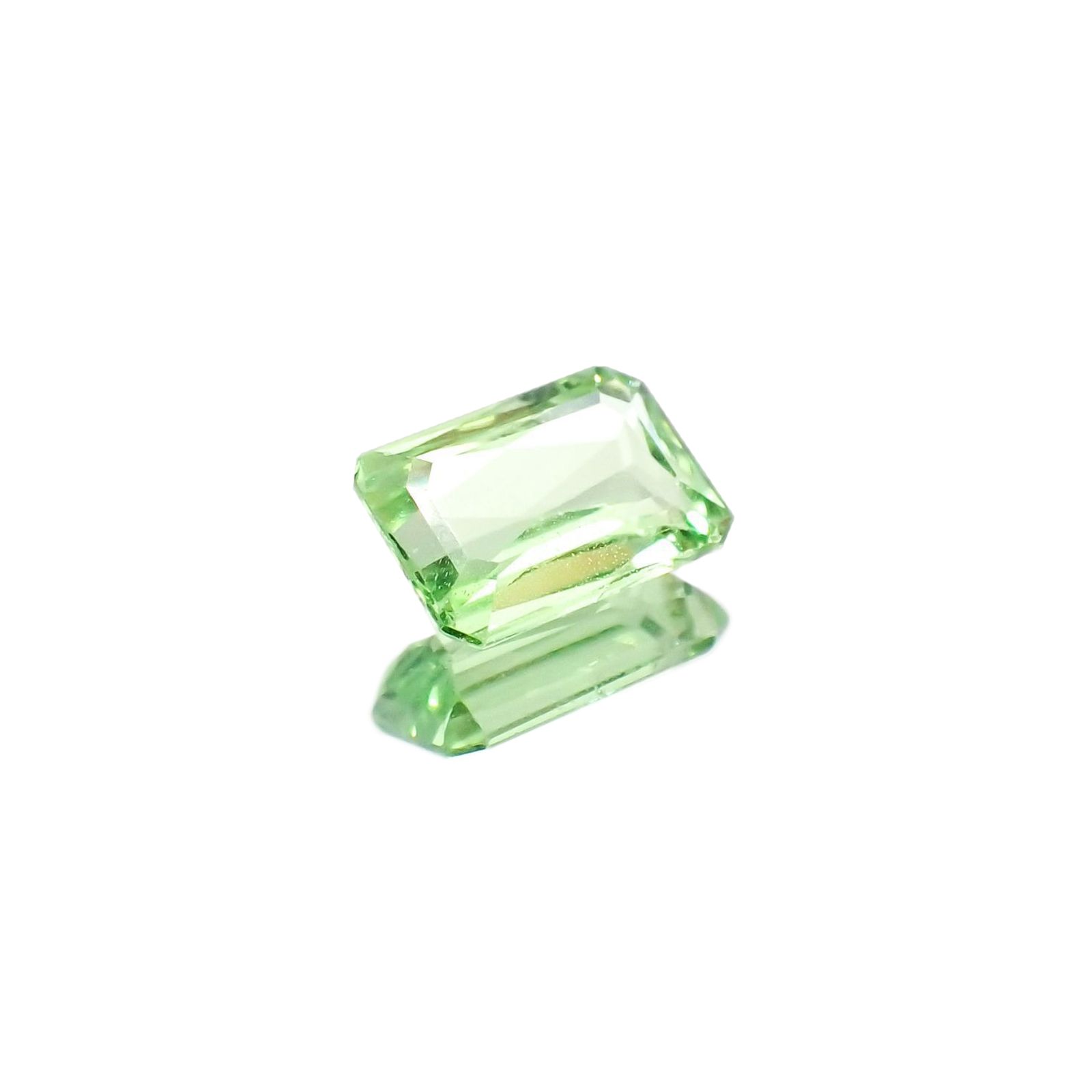 ミントガーネット(宝石名グリーン グロッシュラー・ガーネット)タンザニア・メレラニ鉱山産 識別済 1.27ct / 7.6x5.2mm前後 [251022258]