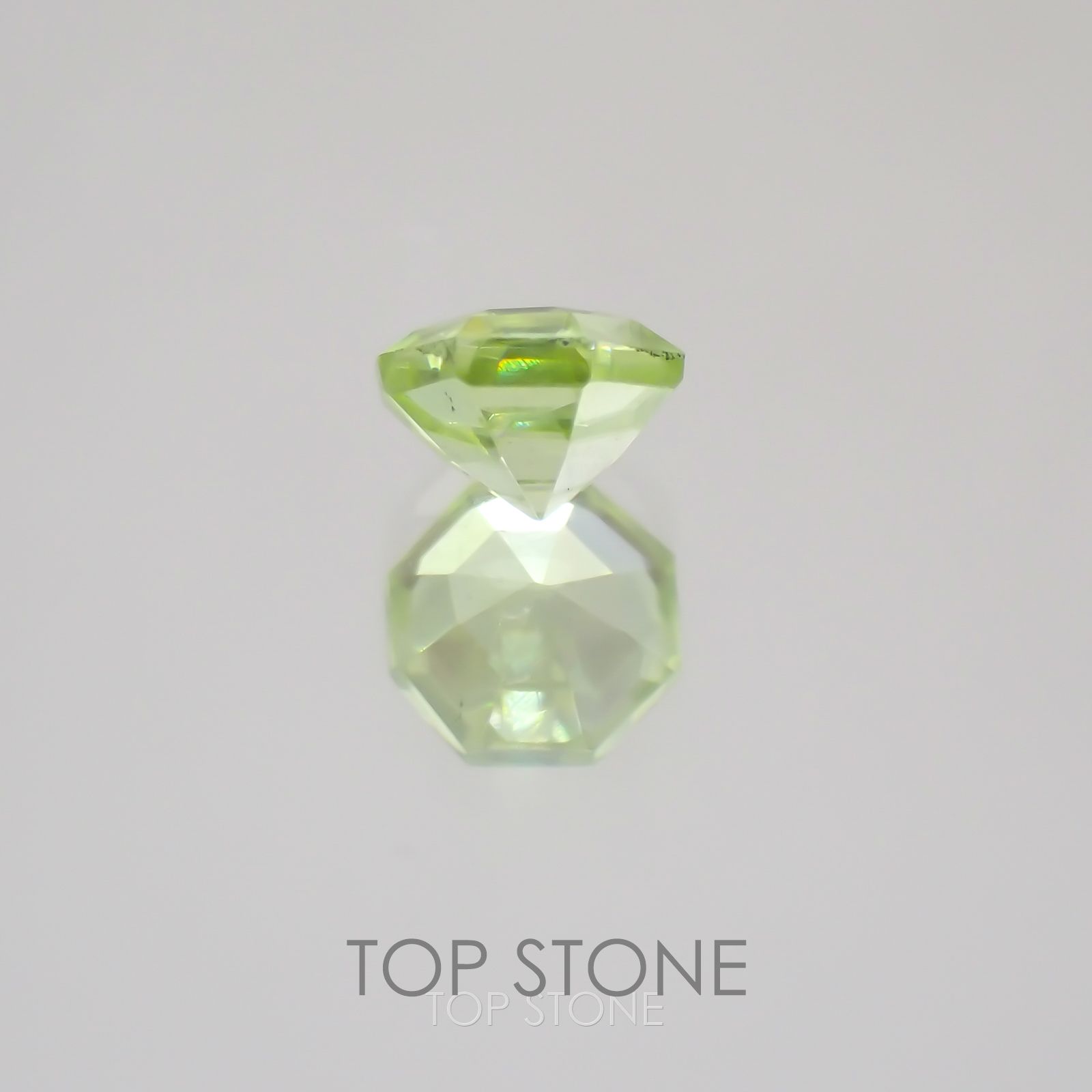 ◇オクタゴンカット◇スフェーン(宝石名スフェーン) マダガスカル産 0.31ct 識別済[21019423]3.9×4mm前後