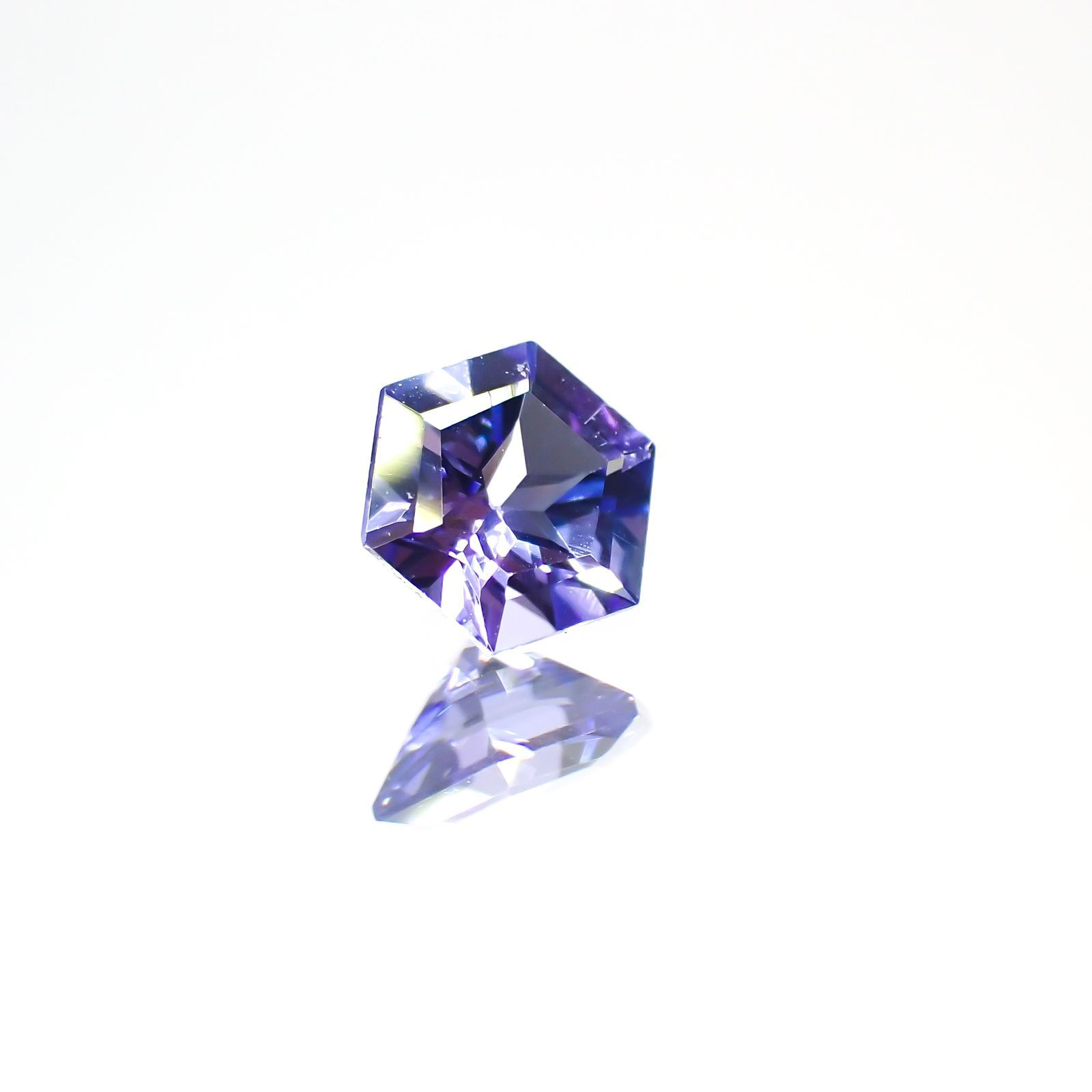 ◇ヘキサゴンカット◇タンザナイト(宝石名タンザナイト)タンザニア産 0.27ct 識別済[220113852]4.1x4mm前後