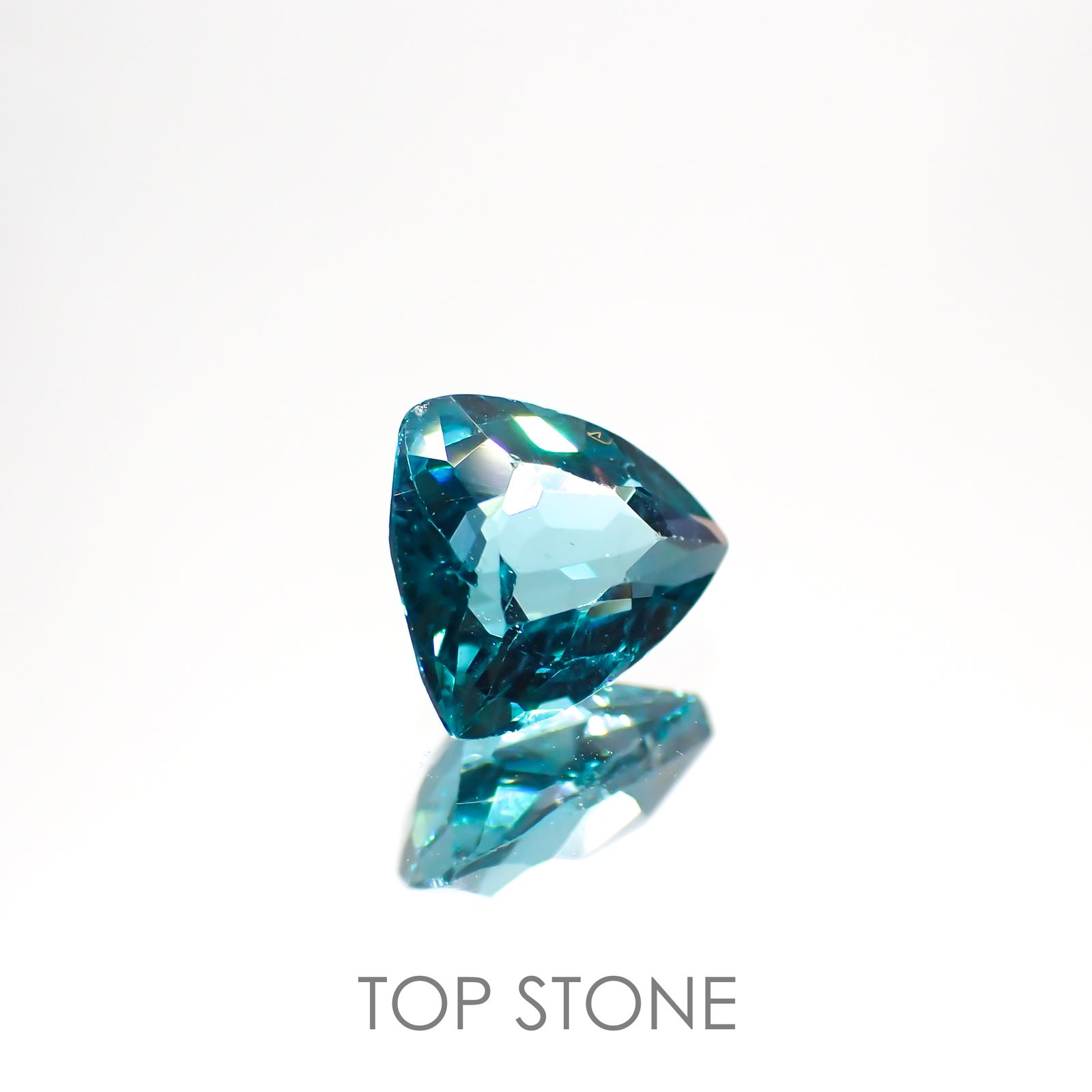 アパタイト(宝石名アパタイト) マダガスカル産 0.87ct 識別済[211013518]6.7×6mm前後