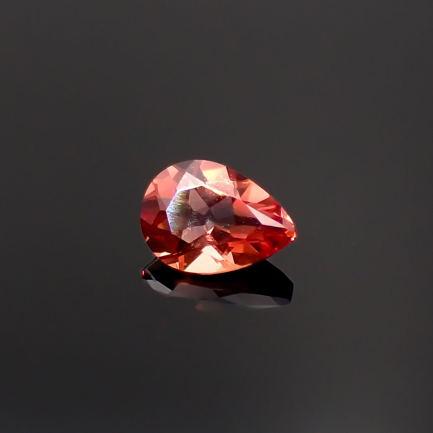 バイカラーアンデシン モンゴル産 0.66ct[231023569]7.2x5.2mm前後