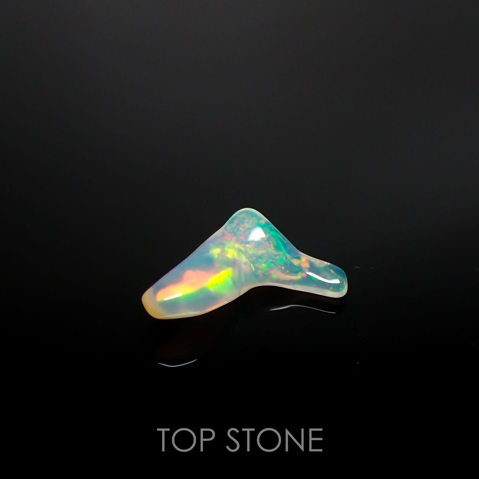 ◇バロック型◇エチオピアオパール(宝石名オパール) エチオピア産 2.39ct 識別済[210611399]17.9×9.2mm前後