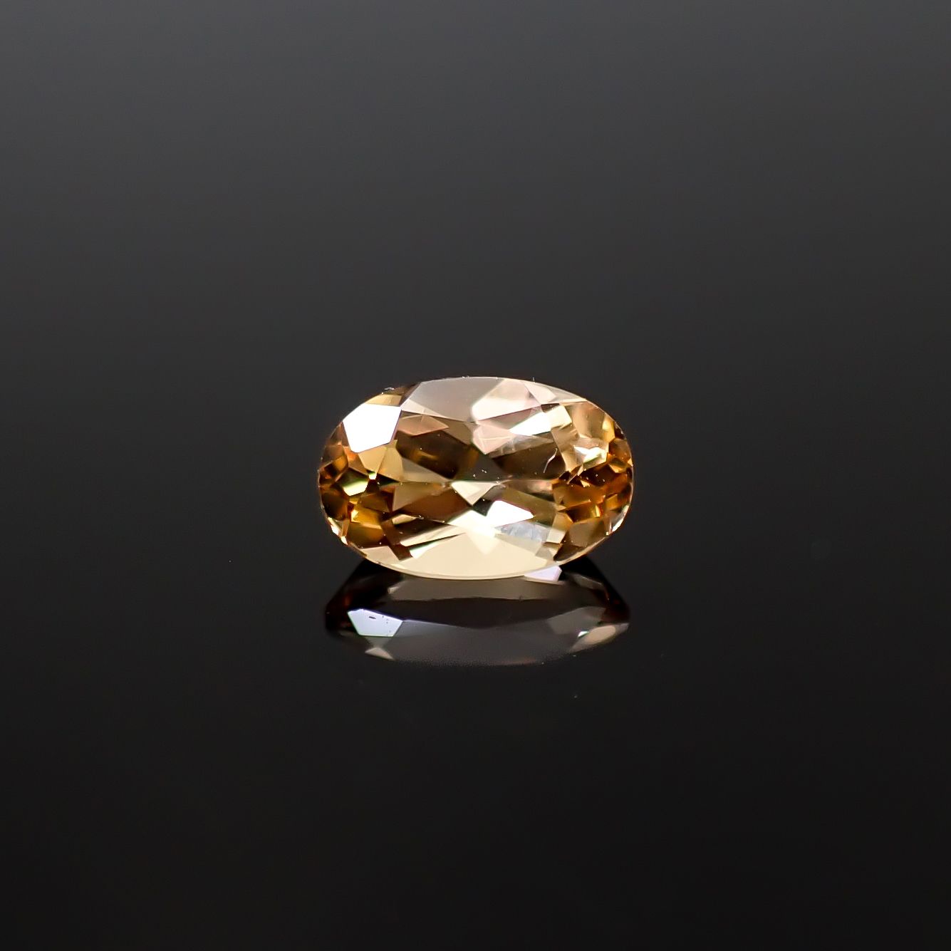 インペリアルガーネット(宝石名ヘソナイト・ガーネット)スリランカ産 0.48ct 識別済[241129439]5.9x3.7mm前後