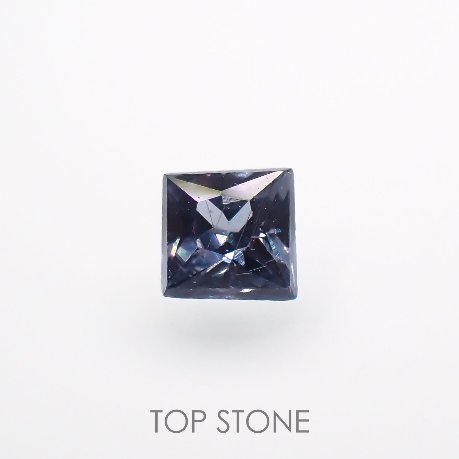 ◇プリンセスカット◇カラーチェンジガーネット アレキタイプ(宝石名ガーネット)マダガスカル・ベキリー産 0.10ct 識別済[220616546]2.4x2.4mm前後