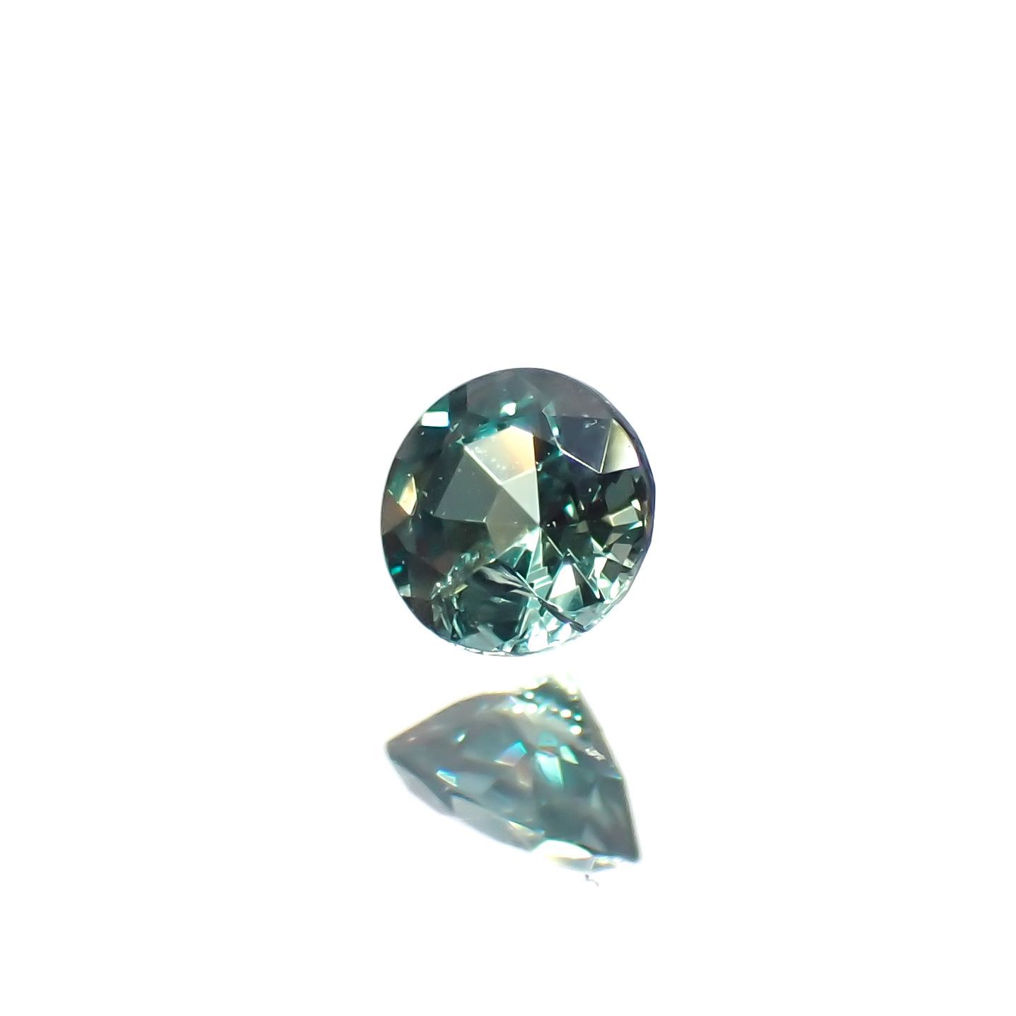 アレキサンドライト(宝石名アレキサンドライト)ブラジル産/EmeraldMains社製 0.125ct ソ付(彩珠)[220516022]3.1x3mm前後
