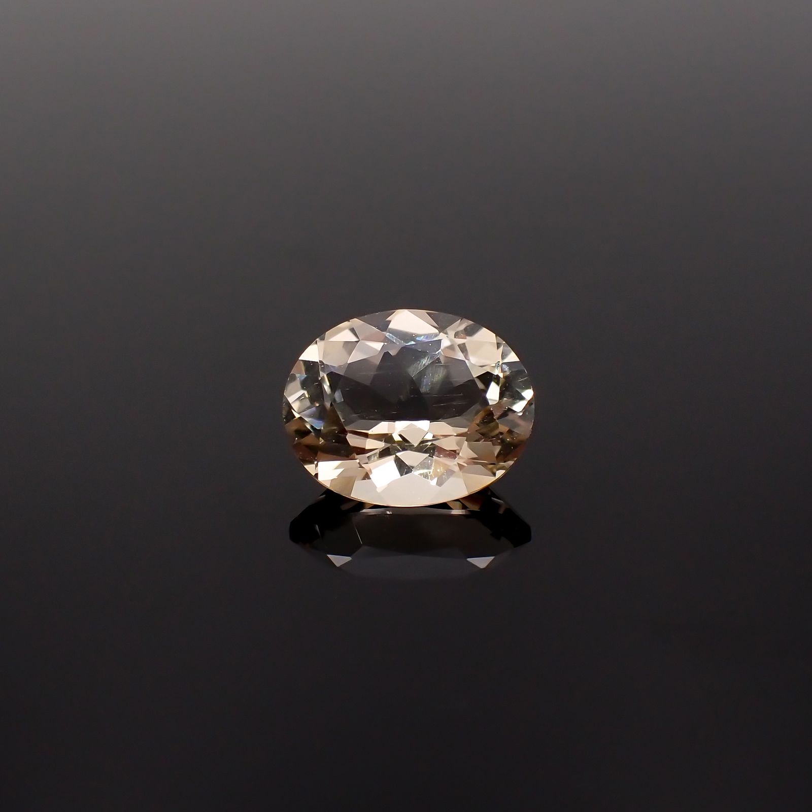 含バリウム・サニディン(宝石名サニディン)ドイツ産 2.62ct 識別済[231224978]10.6x8.6mm前後