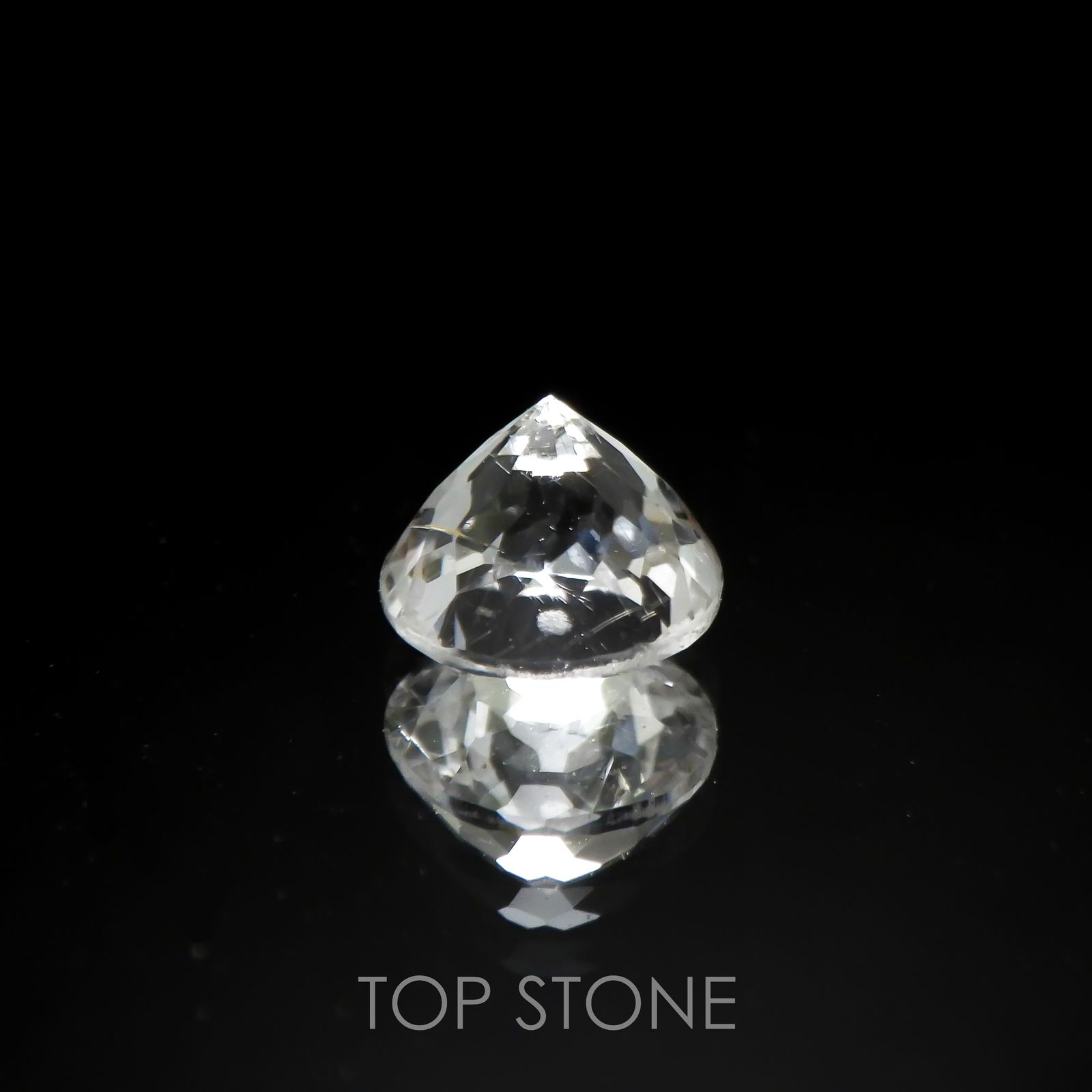 フェナカイト(宝石名フェナカイト)マダガスカル産 0.78ct 識別済[220817414]5.7x5.6mm前後