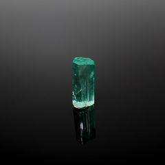 エメラルド柱状結晶 原石 コロンビア産 4.49ct[240427259]13.4x6.2mm前後