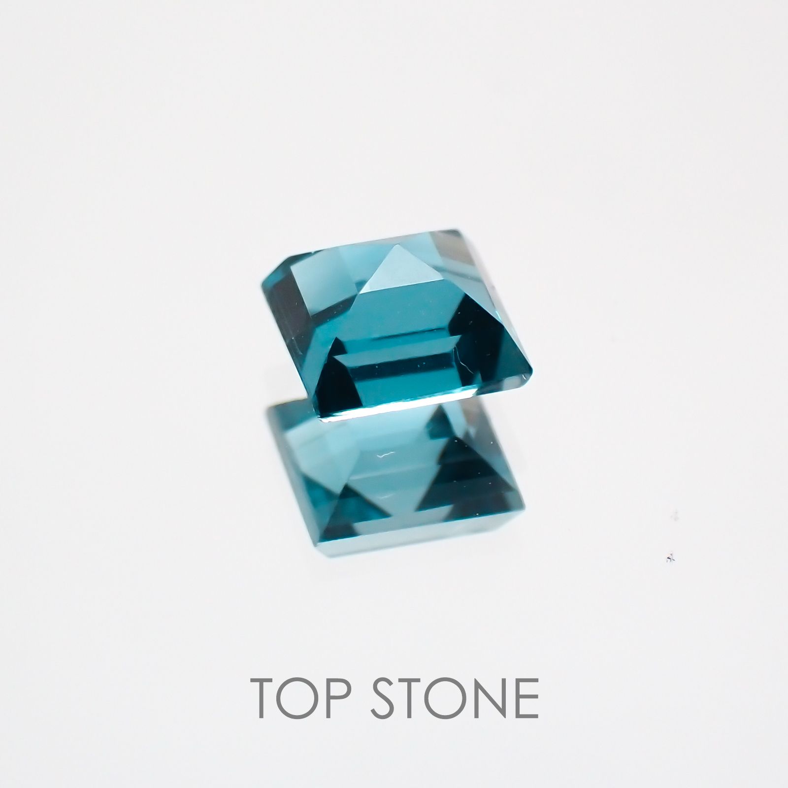 オーシャンブルーカイヤナイト インド産 ルース 0.74ct[210410519]4.5×4.3mm前後