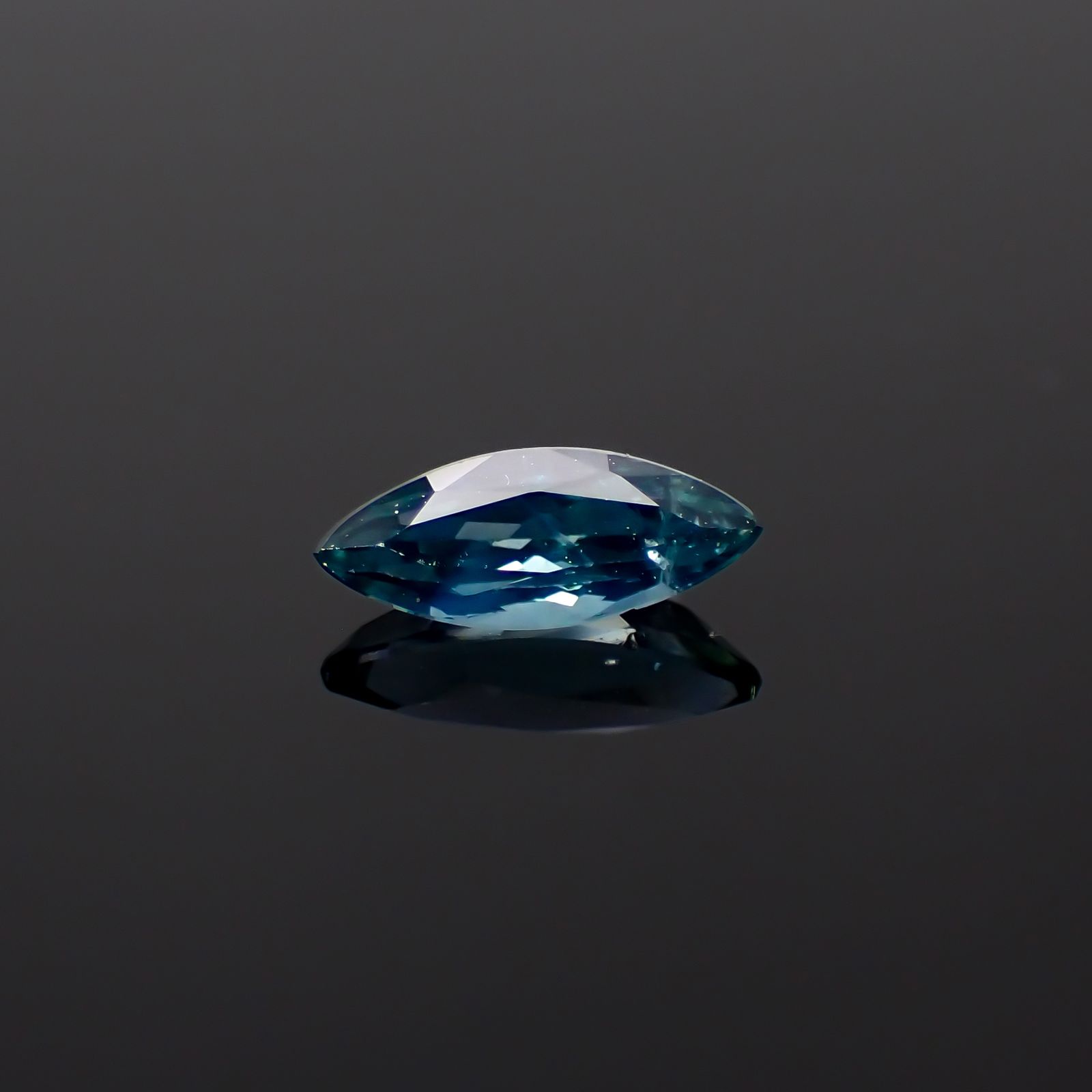 サファイア(宝石名サファイア)ケニア産 0.41ct 識別済[231225184]7x2.8mm前後