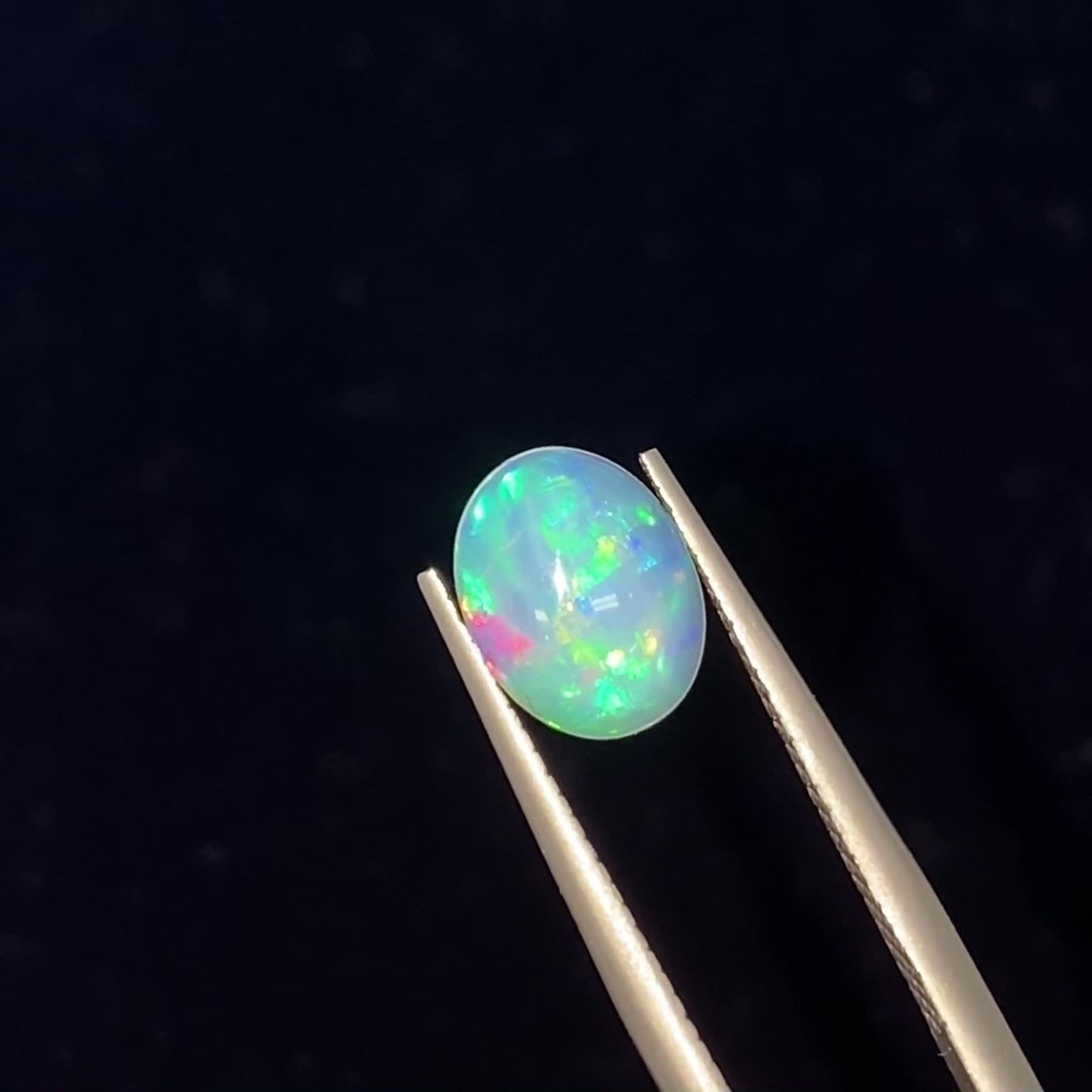 エチオピアオパール エチオピア産 0.90ct / 8.8x6.8mm前後 [230321042