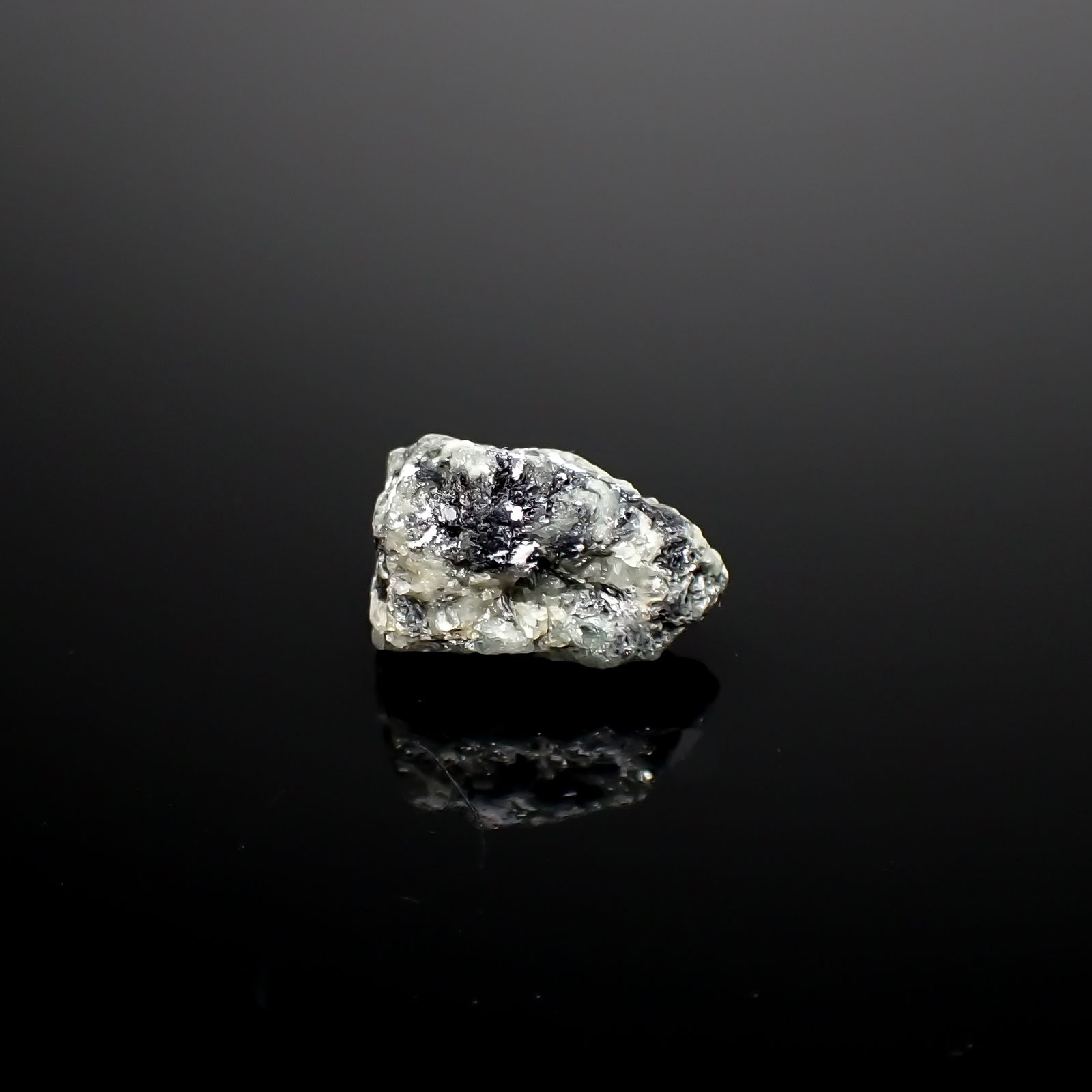 アレキサンドライト 原石 ロシア産 12.02ct[240427028]15.5x8.9mm前後