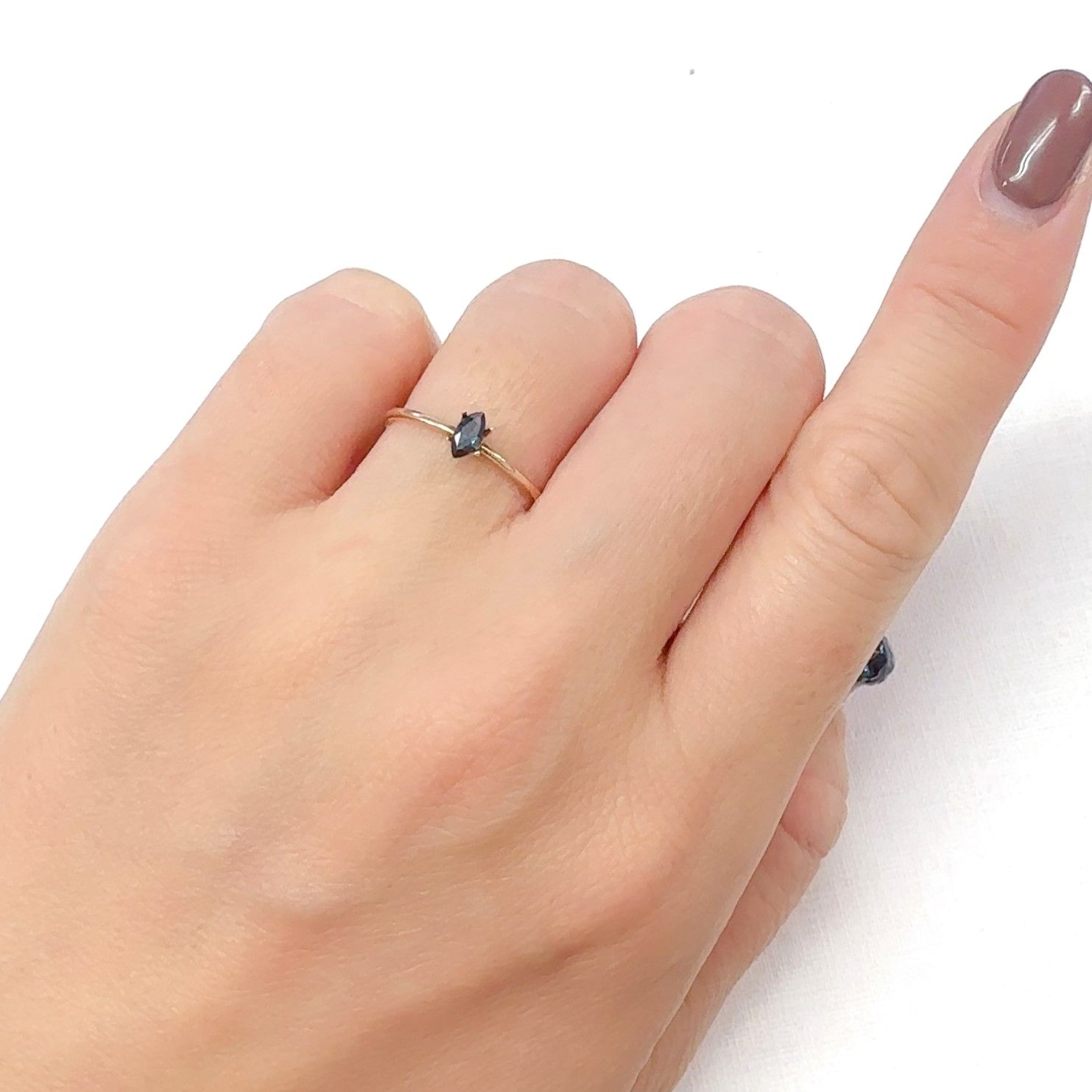 ベキリーブルーガーネット（カラーチェンジガーネット アレキタイプ） マダガスカル・ベキリー産 0.17ct[240628283]5.1x2.5mm前後