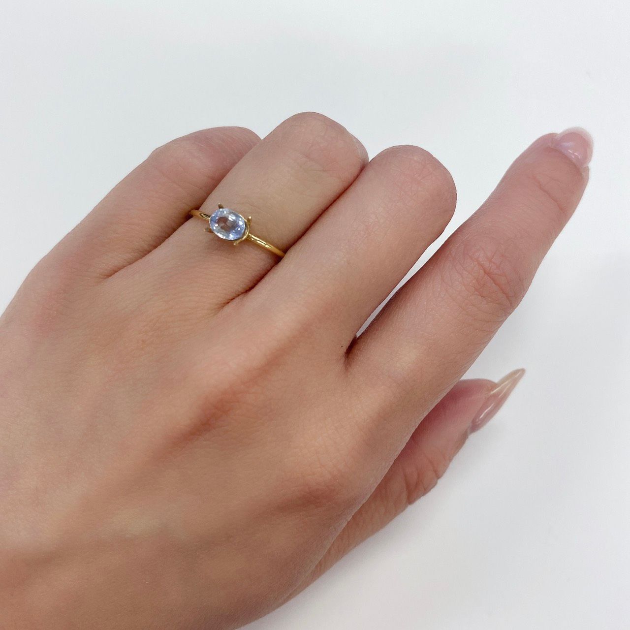 アイスブルーサファイア(宝石名ブルー・サファイア) スリランカ/マダガスカル産 0.64ct 識別済[210711170]5.4×4.4mm前後