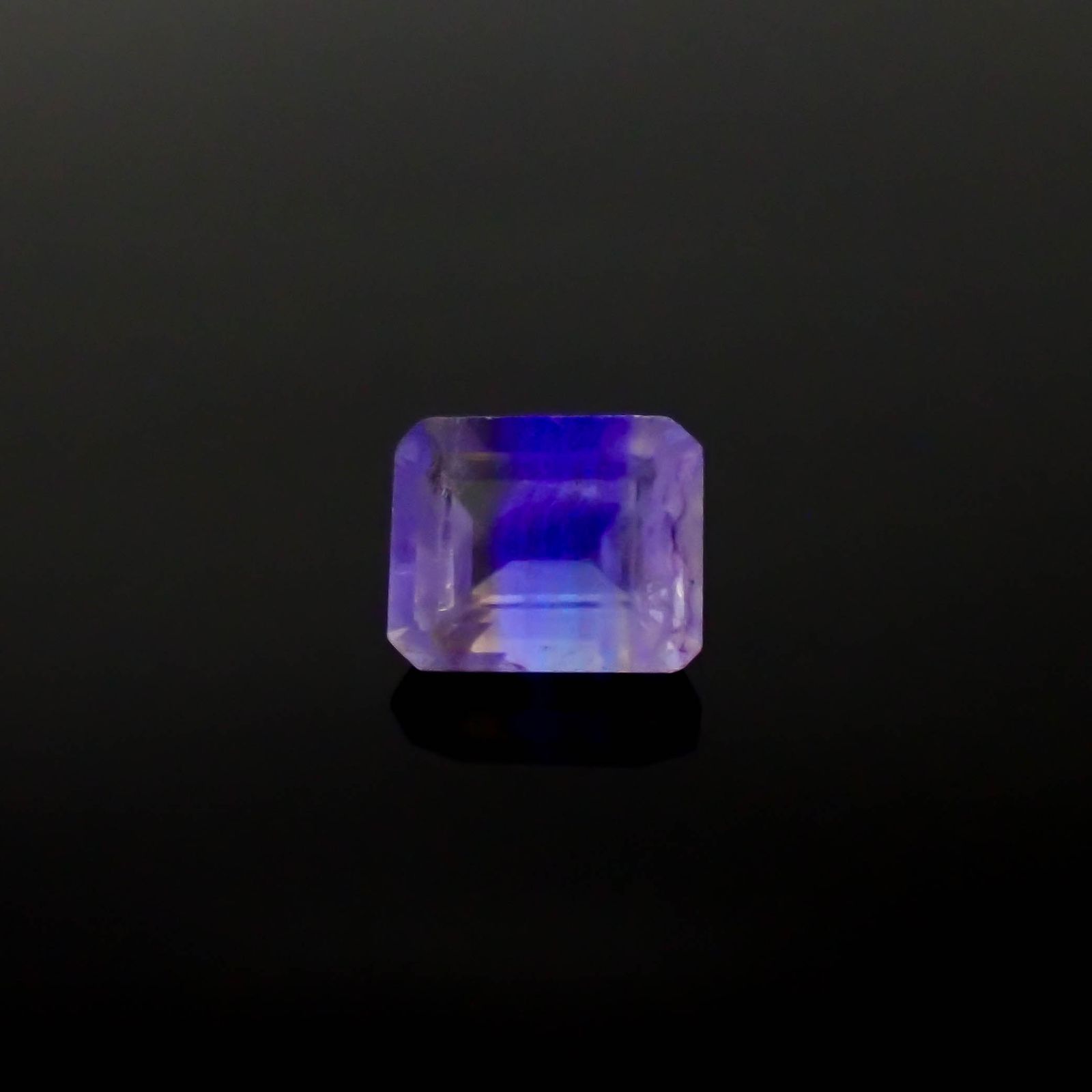 バイカラーフローライト フルオレッセンス ブラジル産 3.87ct [250430251]9.8x8mm前後