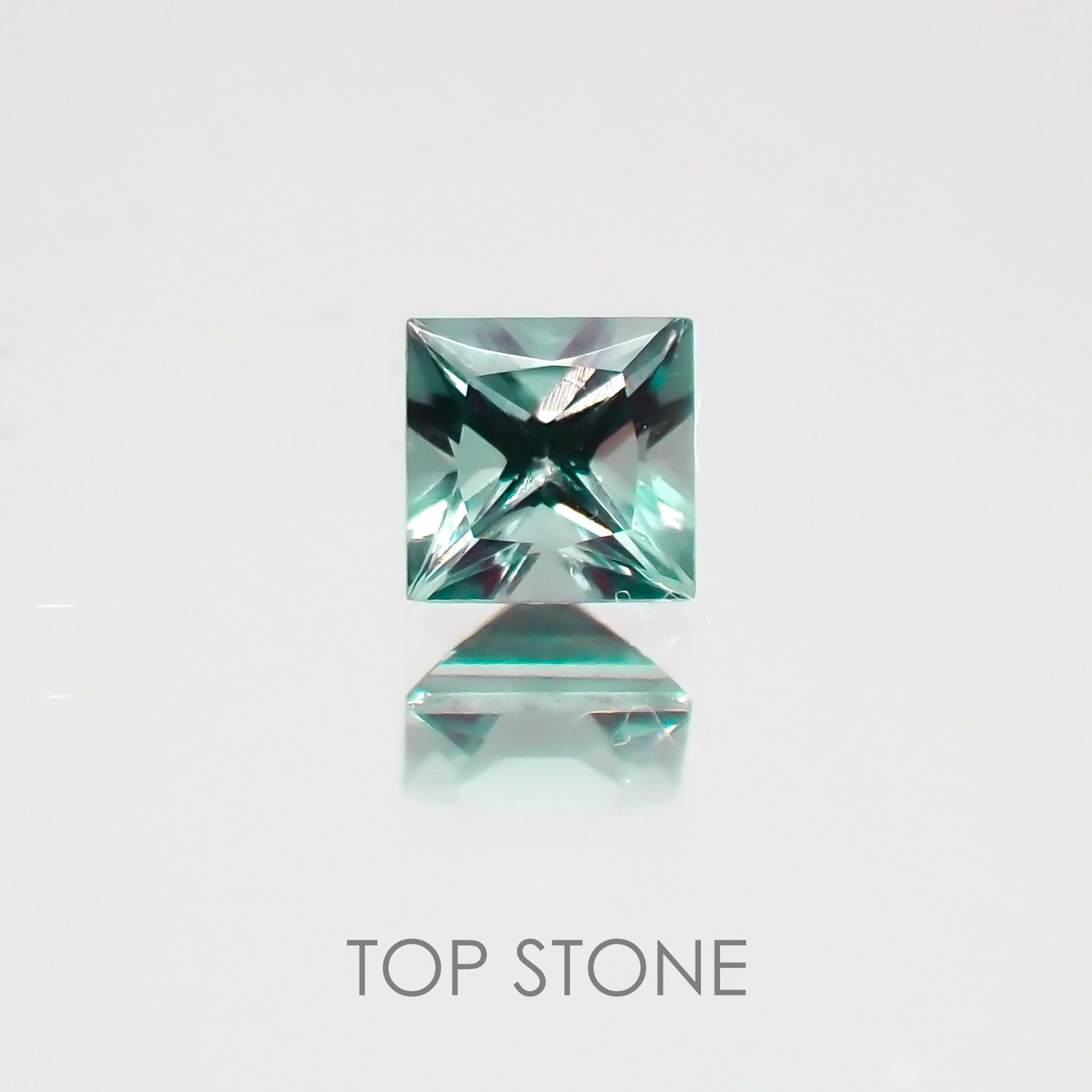 ◇プリンセスカット◇カラーチェンジガーネット(アレキタイプ) マダガスカル・ベキリー産 ルース 0.11ct[21059880]2.7×2.7mm前後