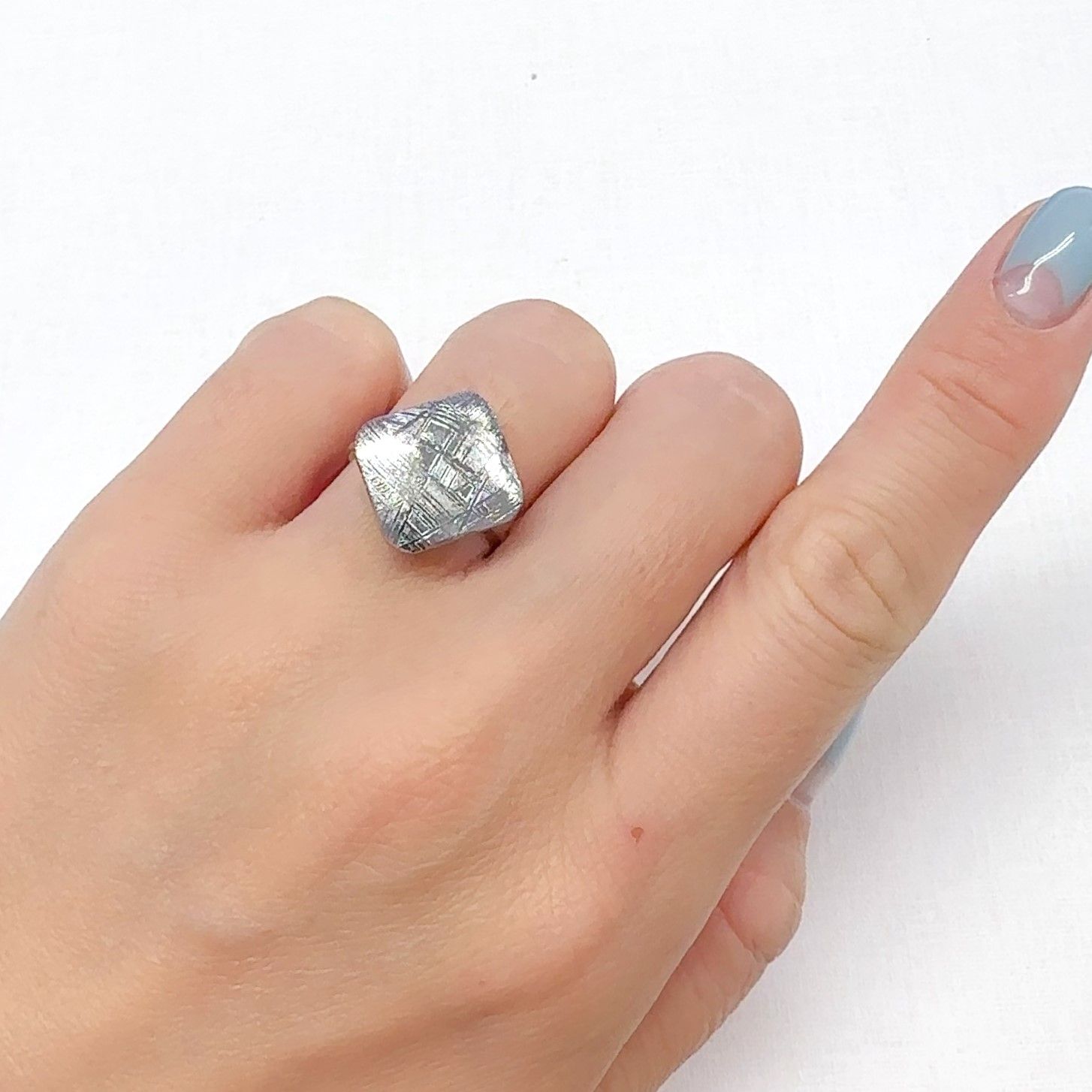 ムオニナルスタ隕石 発見地:スウェーデン 15.65ct[240125779]13.4x12.7mm前後