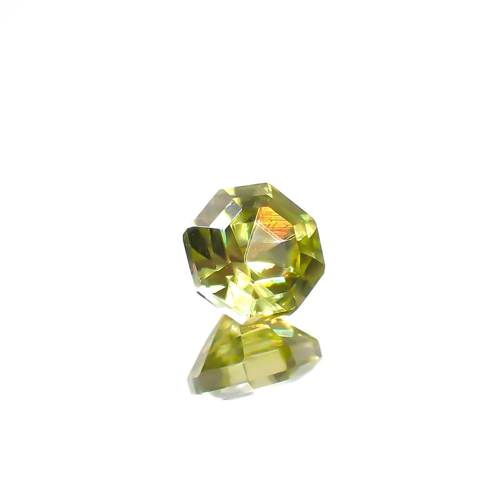 ◇オクタゴンカット◇スフェーン(宝石名スフェーン)マダガスカル産 0.76ct 識別済[231224746]5.2x5.2mm前後