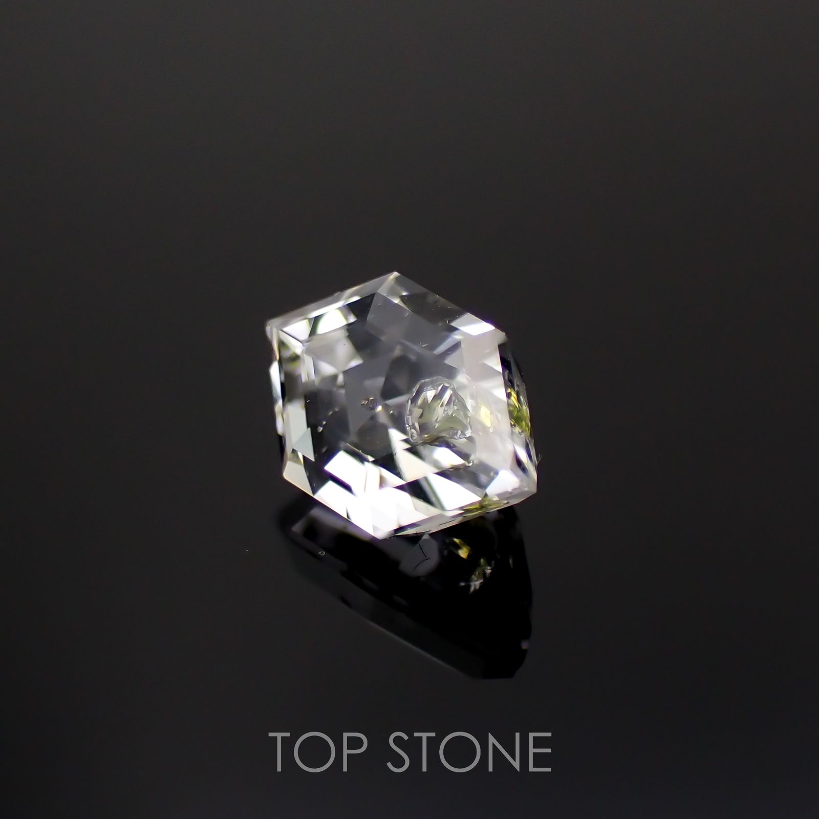 ◇カスタムカット◇オイルインクォーツ パキスタン産 0.86ct[221018545]7.9x5mm前後