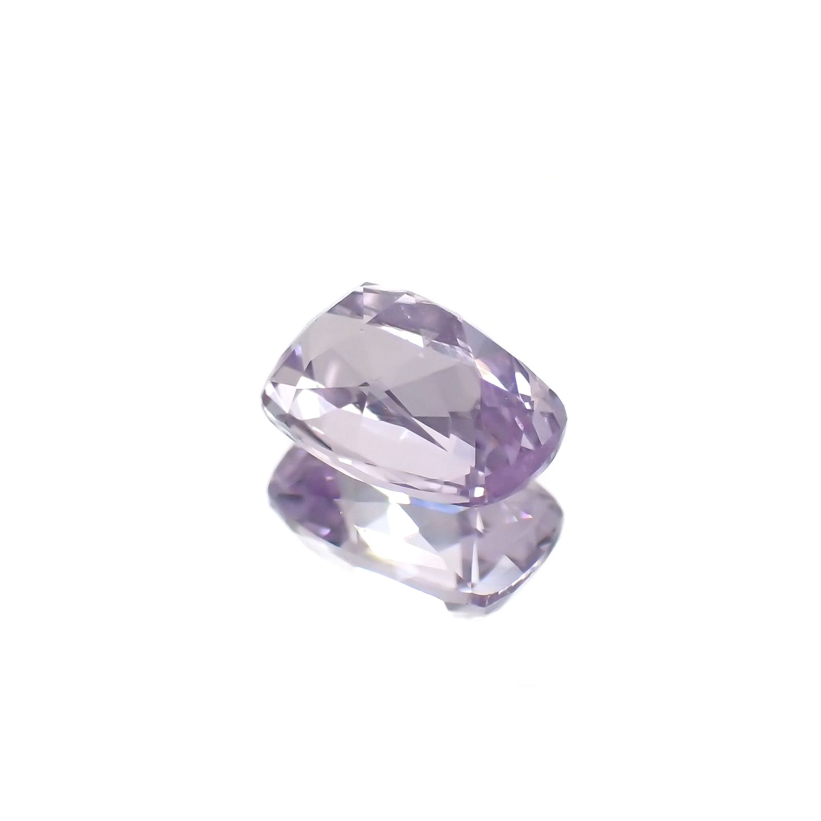 ラベンダーサファイア(宝石名サファイア)スリランカ/マダガスカル産 0.70ct 識別済[250817479]5.8x3.9mm前後