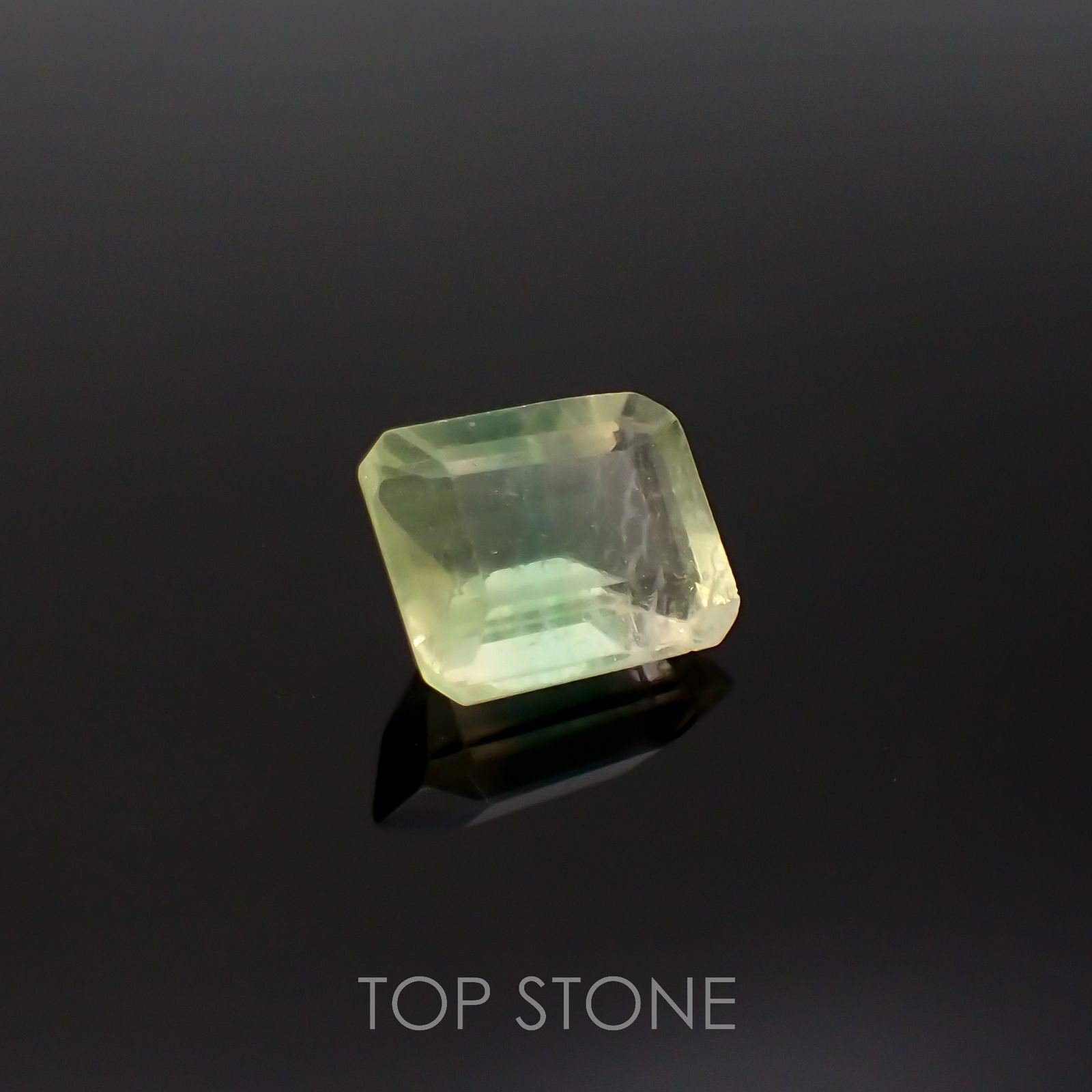 バイカラーフローライト ブラジル産 4.08ct[220917632]10.1x8.1mm前後