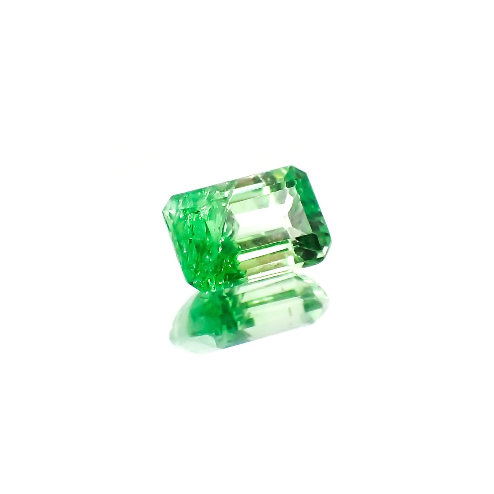 バイカラーツァボライト(宝石名グリーン グロッシュラー・ガーネット)タンザニア産 識別済 1.15ct / 7x4.7mm前後 [231124260]