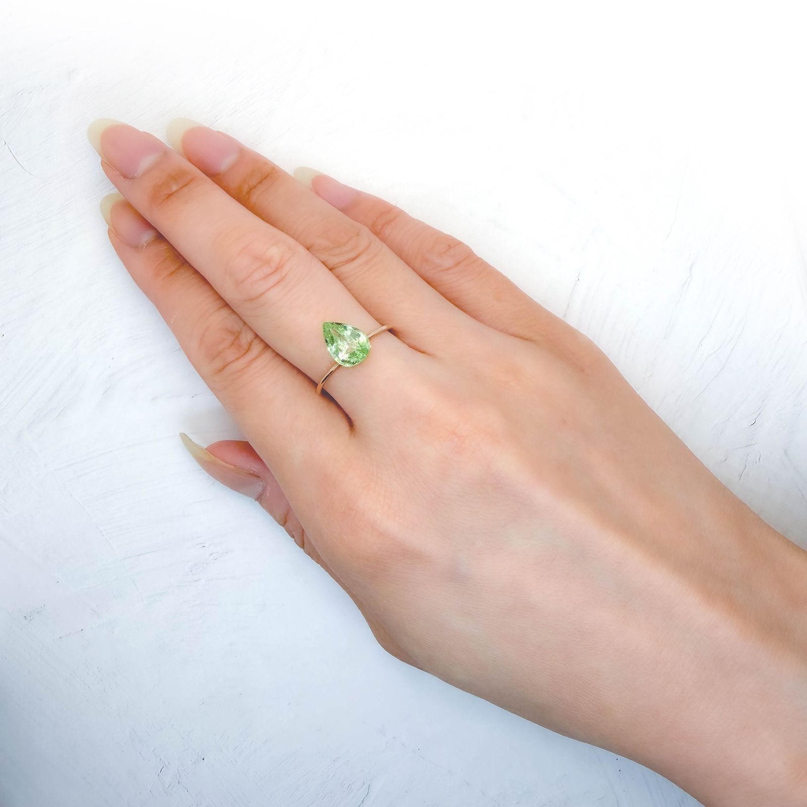 ミントガーネット(宝石名ガーネット)タンザニア産 識別済 2.03ct / 9.7x6.8mm前後 [260832722]