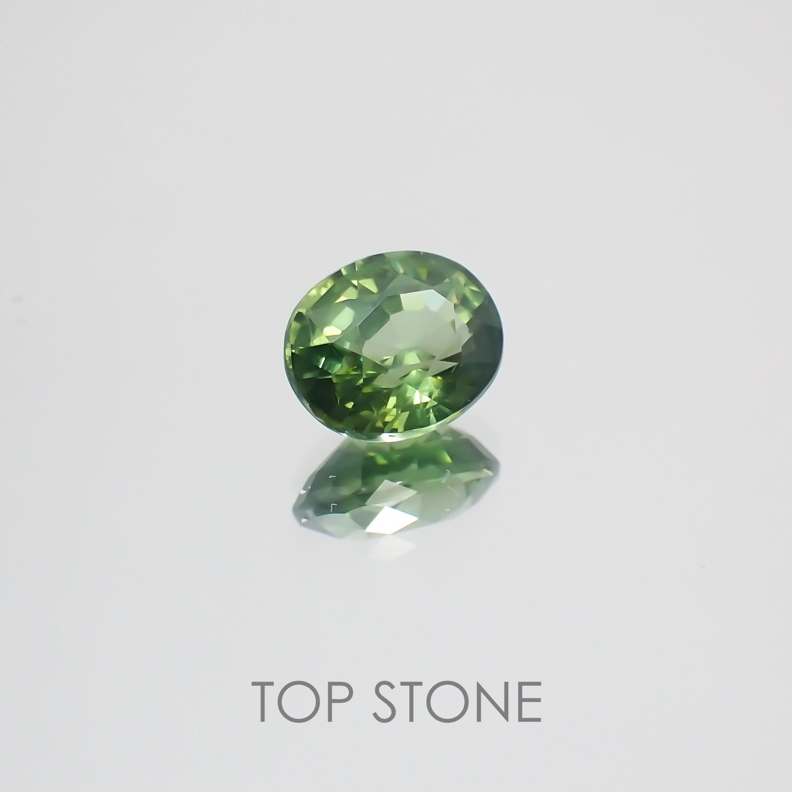 グリーンジルコン(宝石名ジルコン) スリランカ・カンボジア産 1.39ct 識別済[21038612]7.1×5.9mm前後