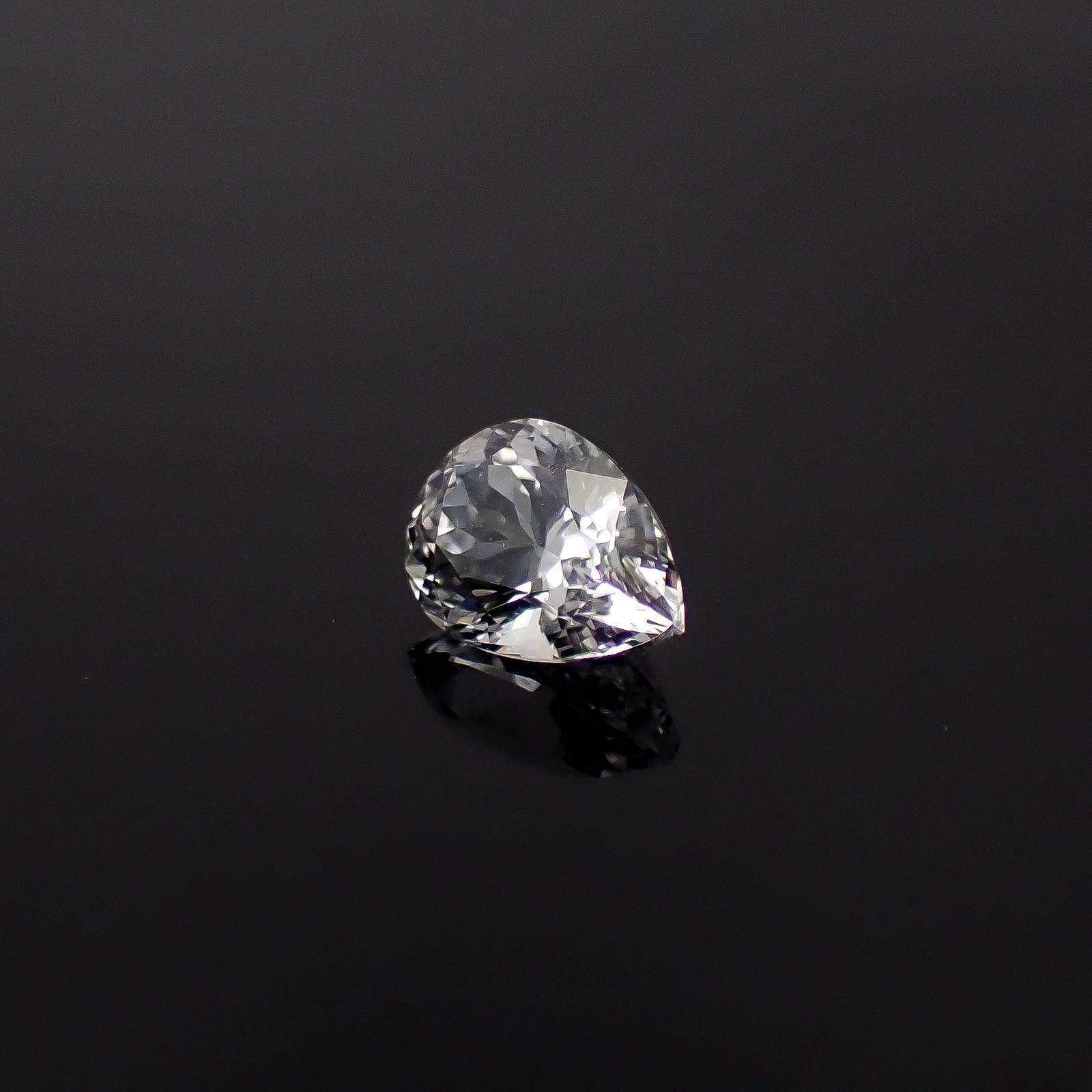 フェナカイト ロシア産 0.66ct / 6.7x4.8mm前後 [260231711]