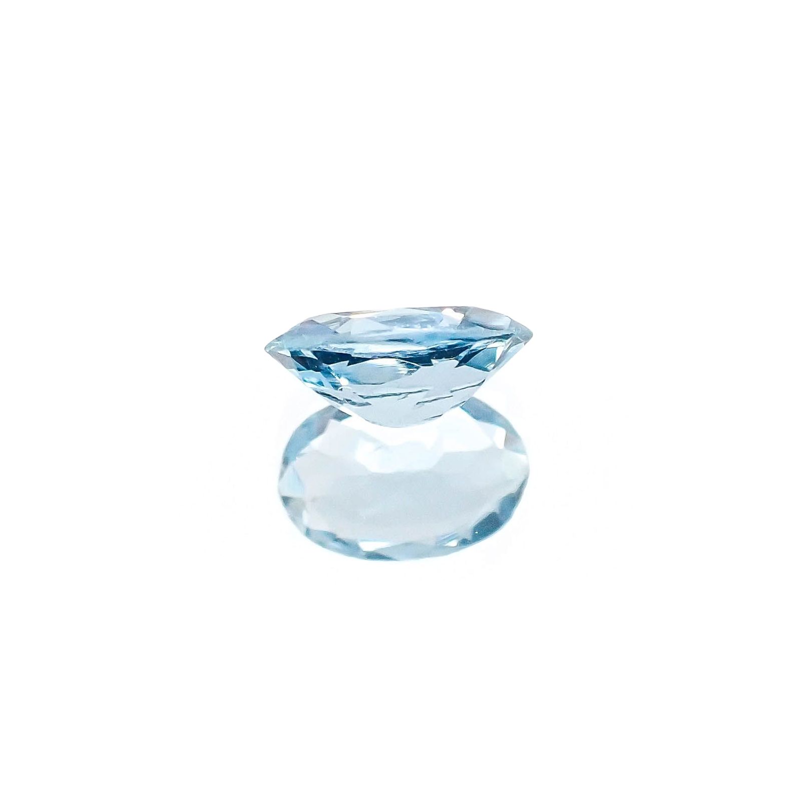 アクアマリン サンタマリアカラー(宝石名アクアマリン)モザンビーク産 識別済 0.36ct / 6x4.1mm前後 [260622260]