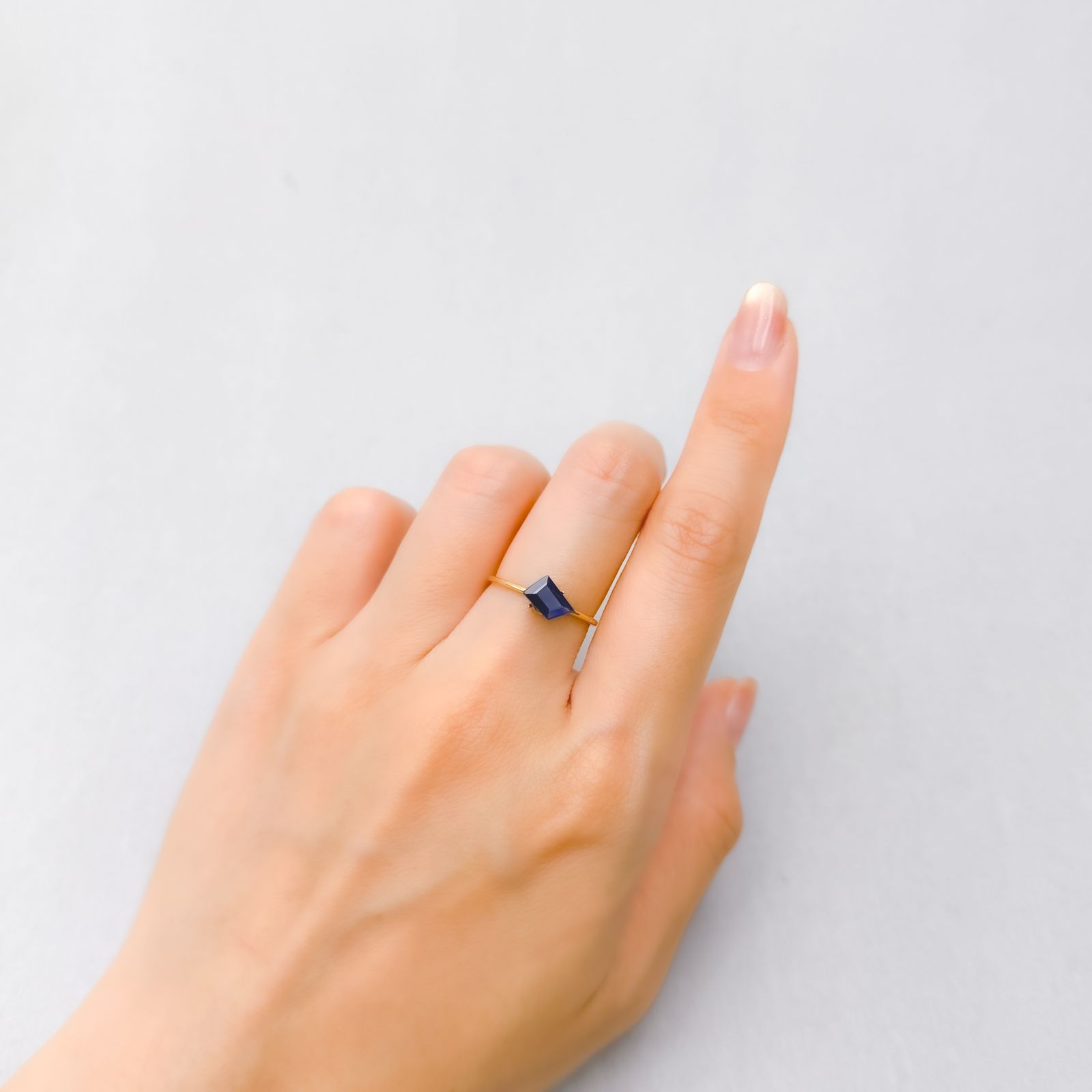 ◇カスタムカット◇サファイア(宝石名サファイア) マダガスカル産 0.62ct 識別済[210913198]6.8×4.6mm前後