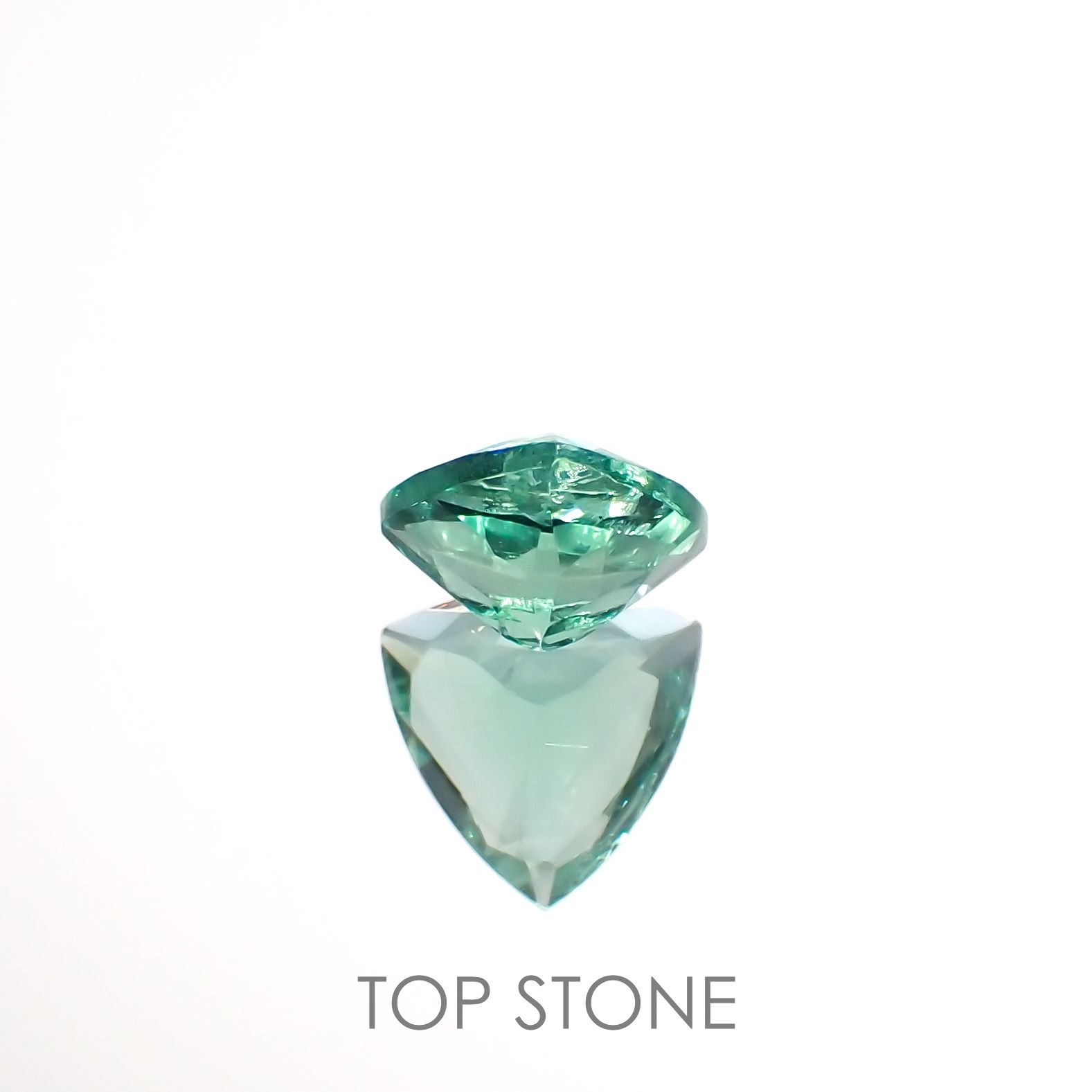 フローライト フルオレッセンス イギリス・ロジャリー鉱山産 1.52ct[220716923]7.7x7.7mm前後