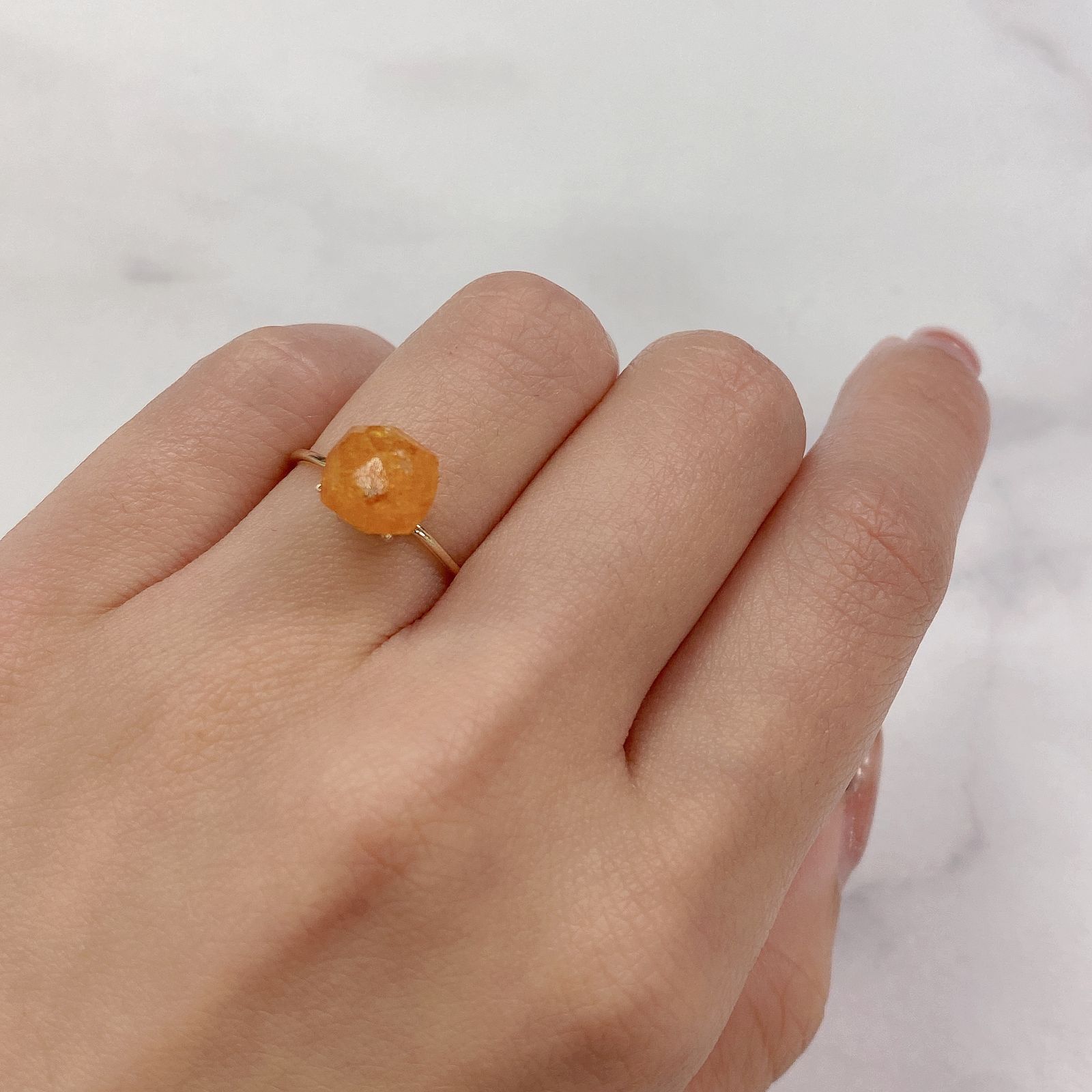 スペサルティンガーネット マンダリンオレンジカラー(宝石名ガーネット) タンザニア産 原石・結晶 6.21ct 識別済[20095395]9.7×9mm前後