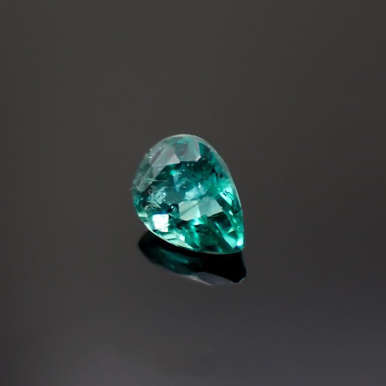 パライバトルマリン(宝石名トルマリン/別名パライバ・トルマリン)ブラジル・パライバ州バターリャ鉱山産 0.18ct 識別済[221018809]4.1x3.1mm前後
