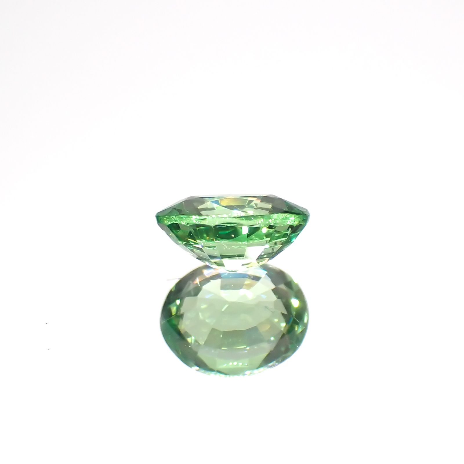 ミントガーネット(宝石名ガーネット)タンザニア産 0.43ct 識別済[230923498]5x4.2mm前後