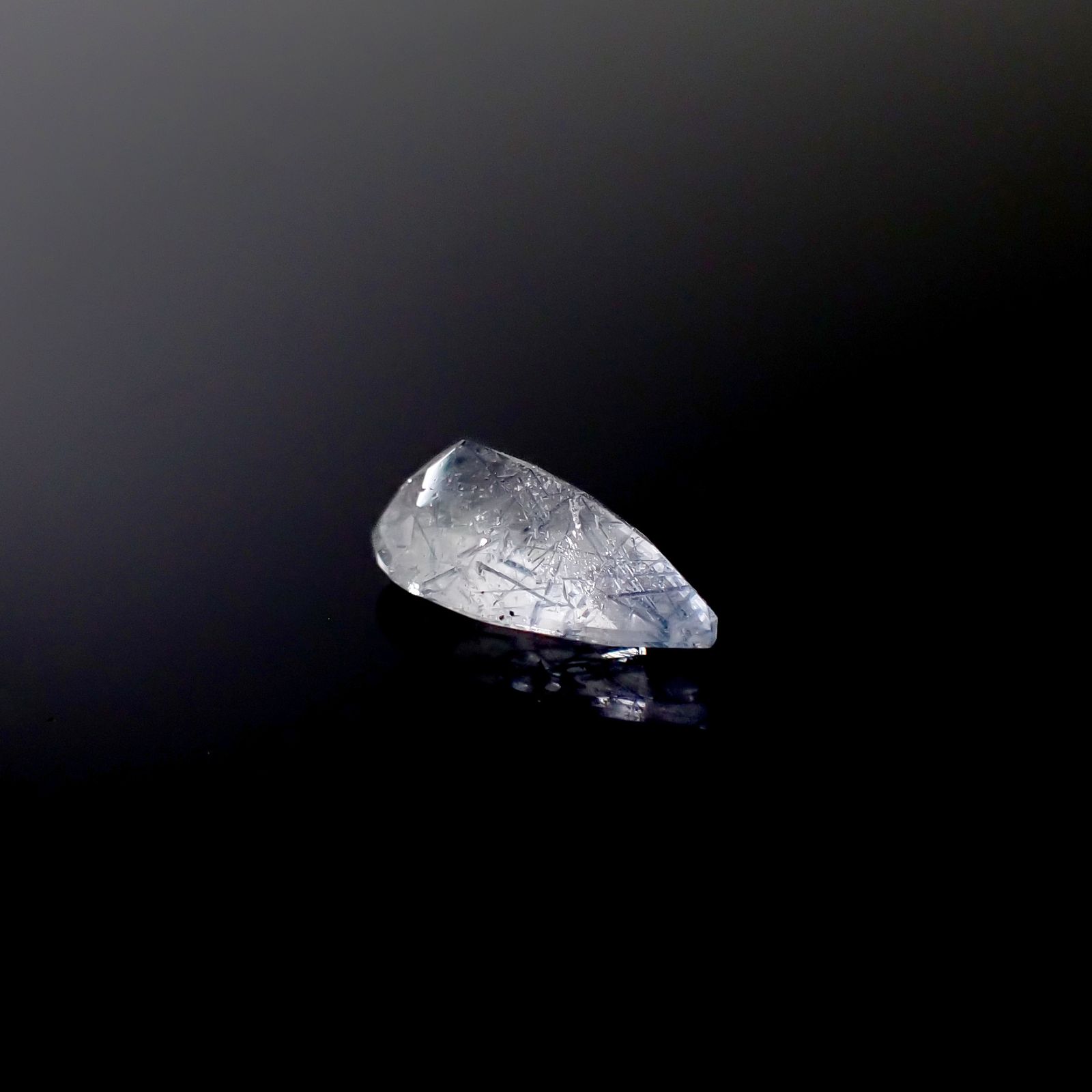 インディゴライトインクォーツ ブラジル産 2.36ct [241229603]13x6.9mm前後