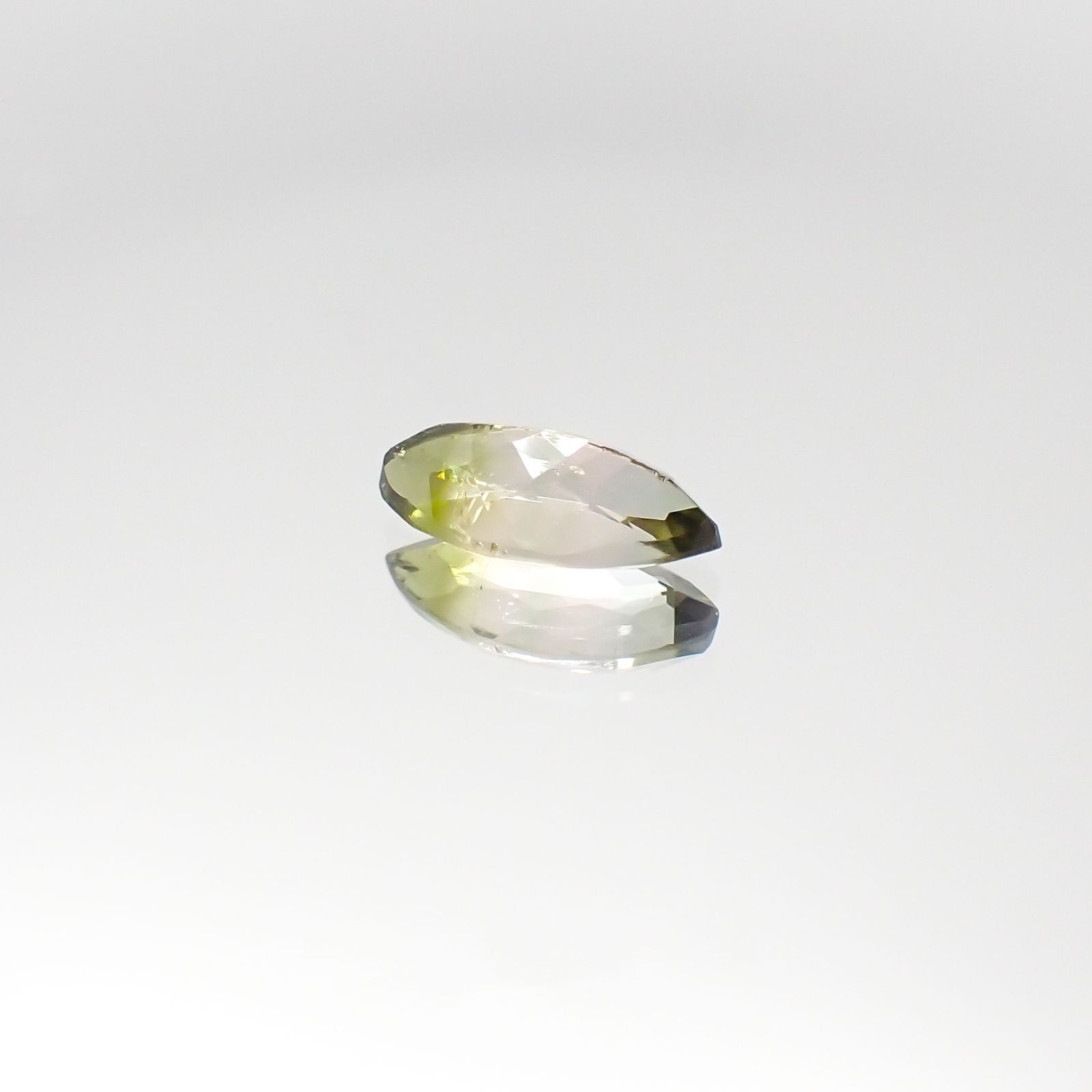 バイカラートルマリン(宝石名バイカラー・トルマリン)ブラジル産 0.84ct 識別済[230622363]9x4.6mm前後