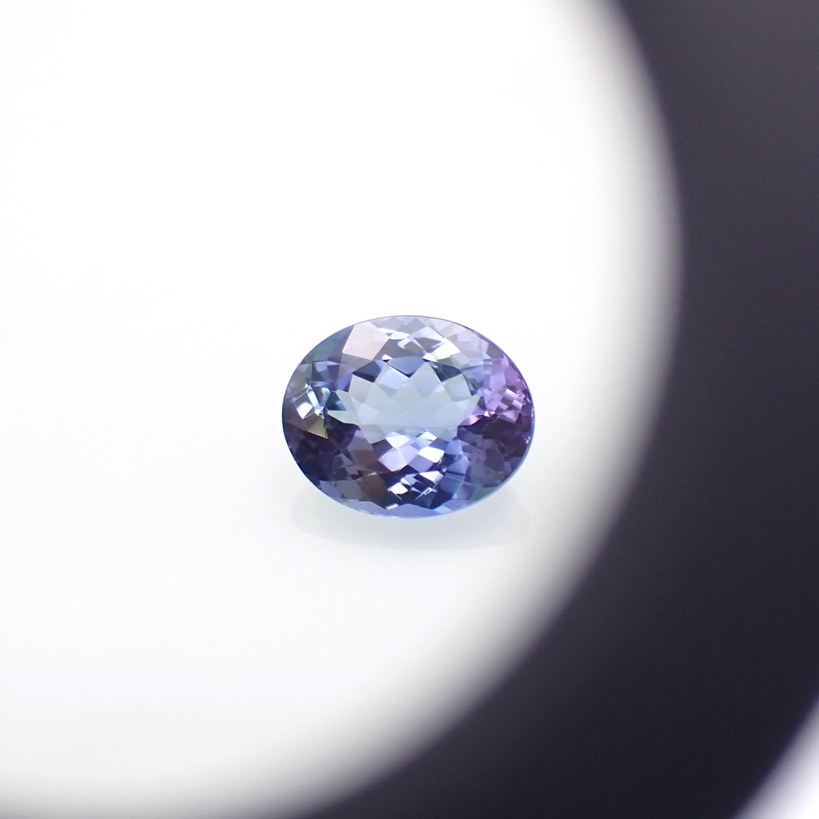 バイカラータンザナイト(宝石名ゾイサイト)タンザニア産 3.39ct 識別済[231224807]10.7x8.5mm前後