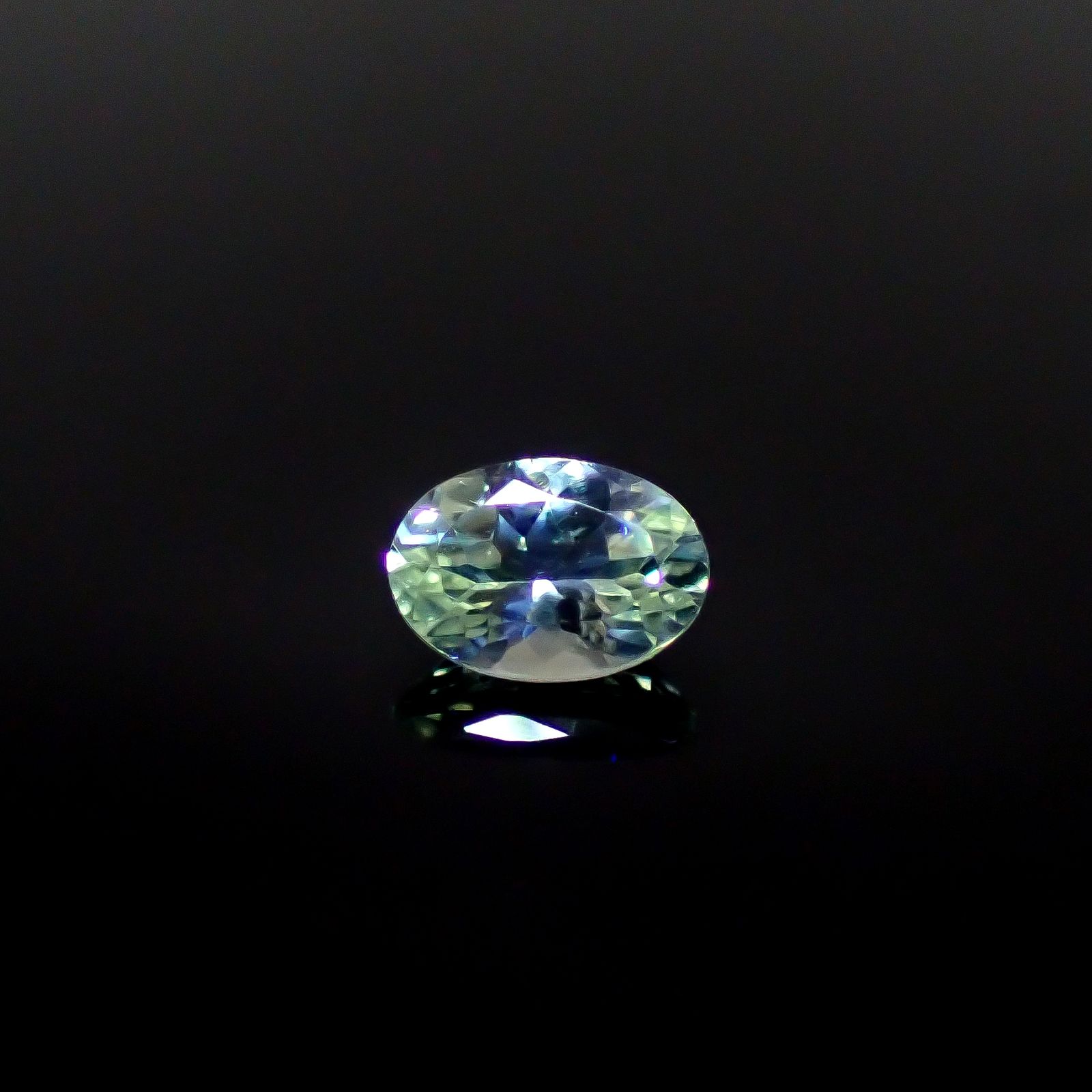 クリソベリルキャッツアイ スリランカ産 0.52ct [250329924]5.8x4.1mm前後