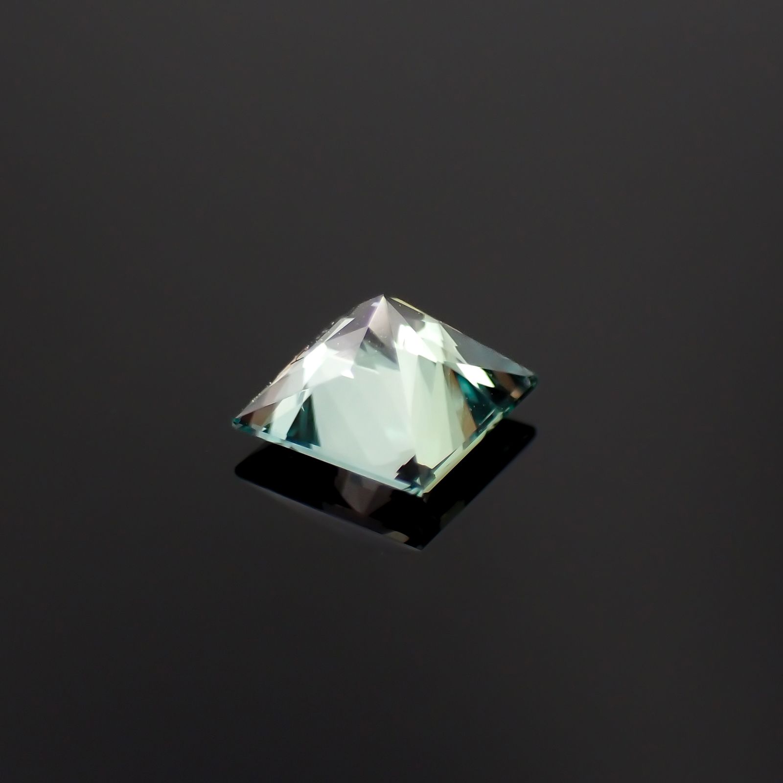 ◇プリンセスカット◇アレキサンドライト(宝石名アレキサンドライト)ブラジル産 0.44ct GIA鑑付[230823158]4.13x4.1mm前後
