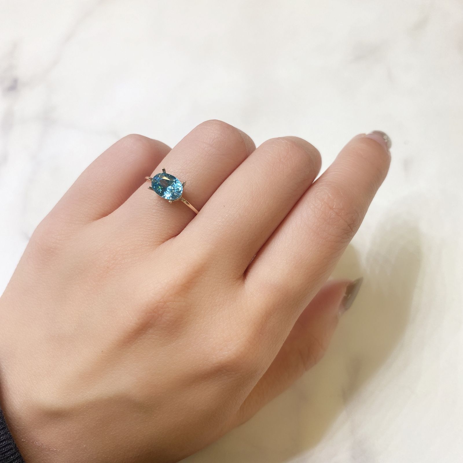ブルージルコン(宝石名ジルコン) カンボジア産 2.15ct 識別済[211013452]7.8×5.9mm前後