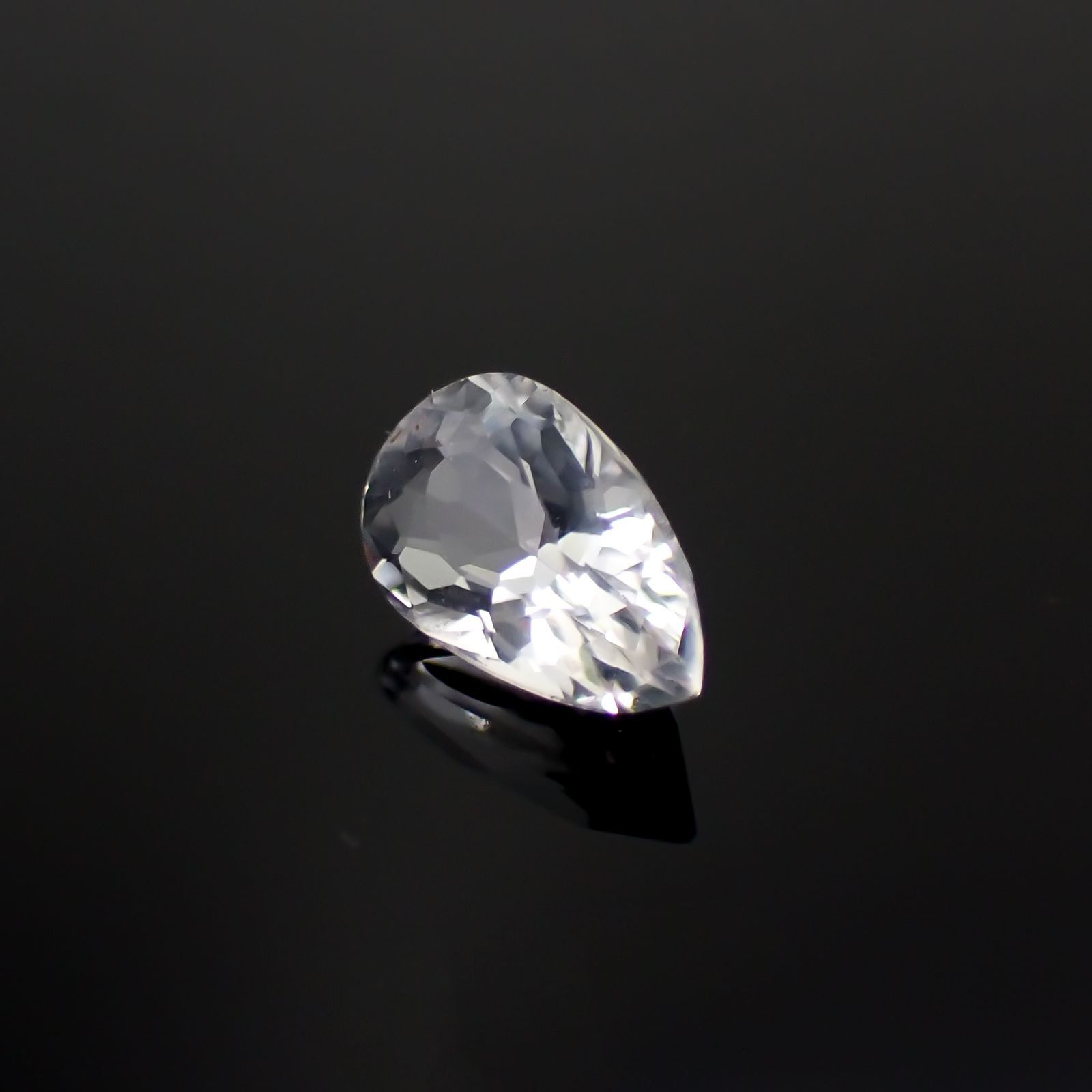 テネブレッセンススキャポライト アフガニスタン産 0.49ct / 7x4.3mm前後 [251218569]