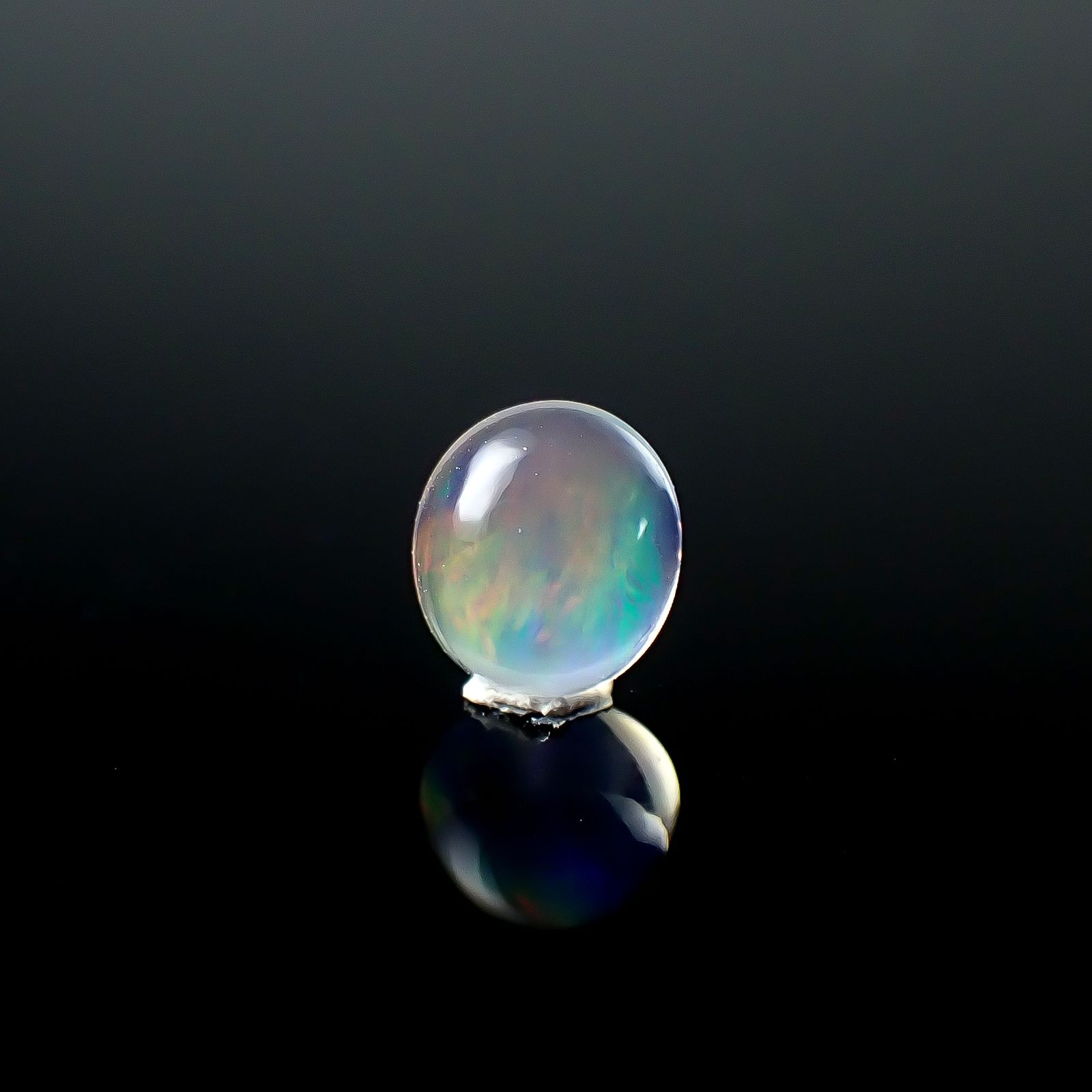ウォーターオパール メキシコ産 0.49ct / 6x5.4mm前後 [250931004]