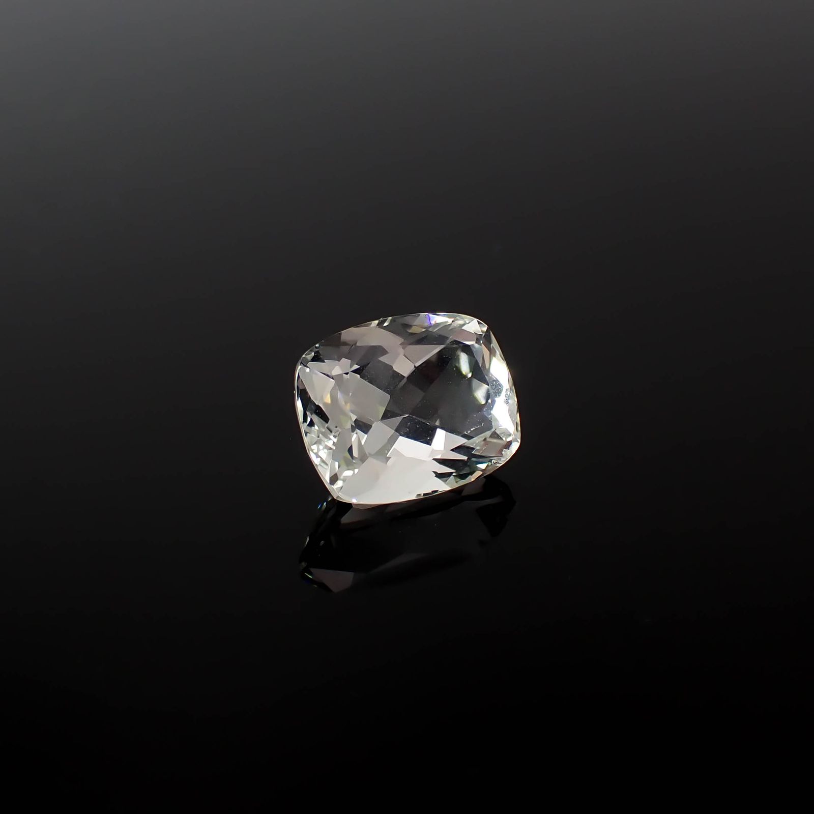 オーソクレース(宝石名ホワイト・オーソクレース)パキスタン産 3.33ct 識別済[240627998]10.3x8.2mm前後
