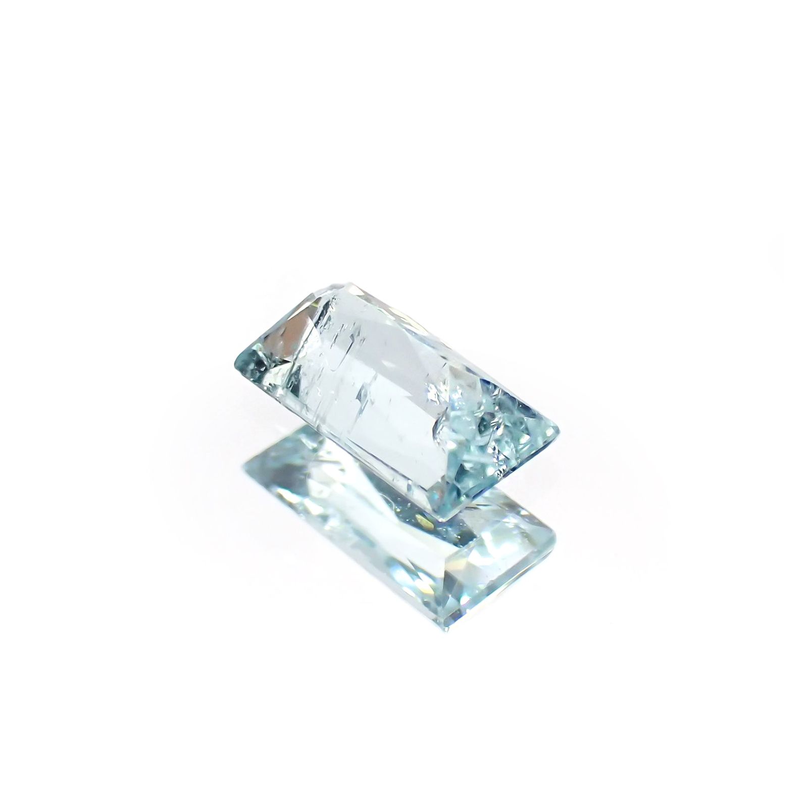 パライバトルマリン(宝石名トルマリン/別名パライバ・トルマリン)モザンビーク産 識別済 0.44ct / 6.2x3.4mm前後 [230522236]