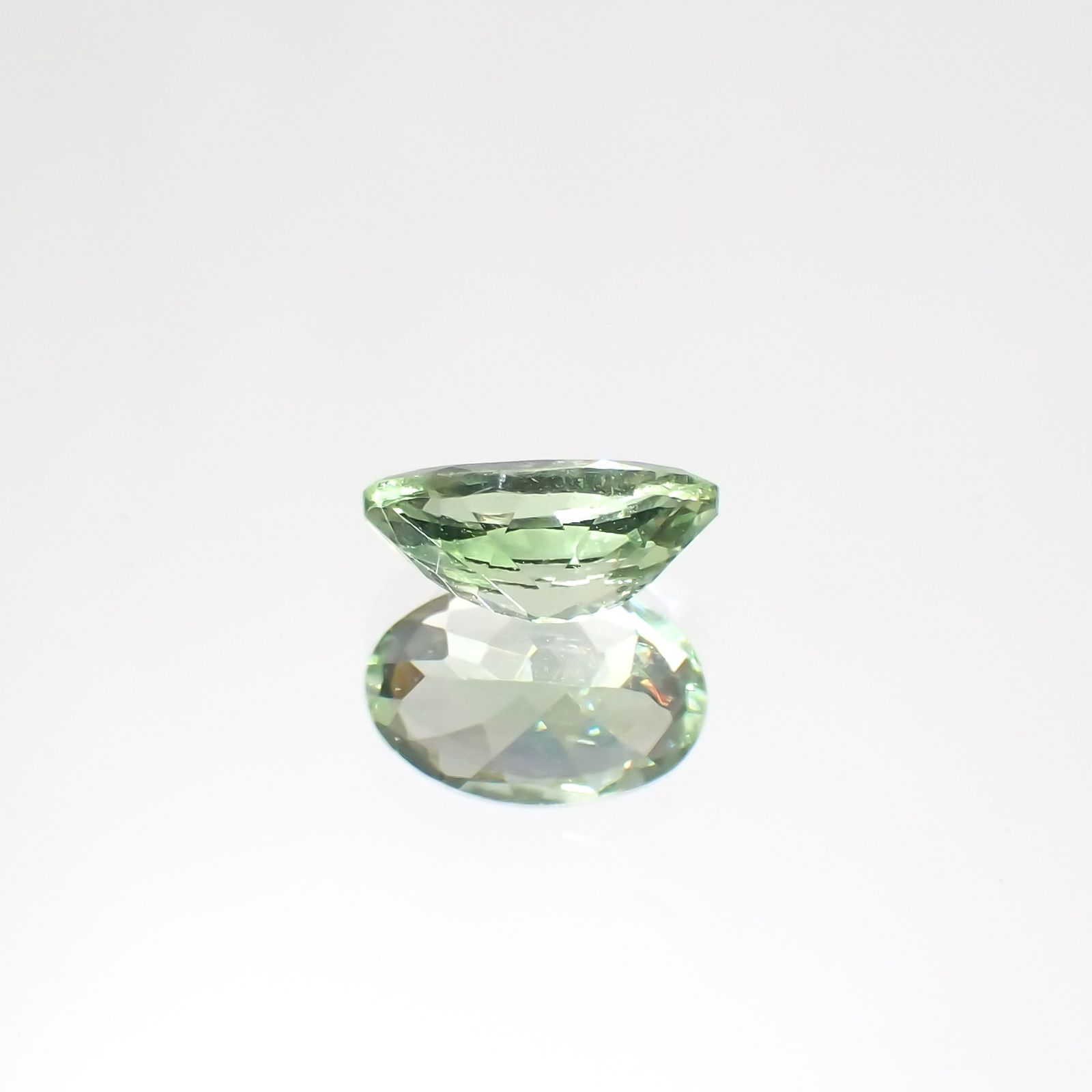 ミントガーネット タンザニア産 0.48ct[231023741]6.1x3.9mm前後