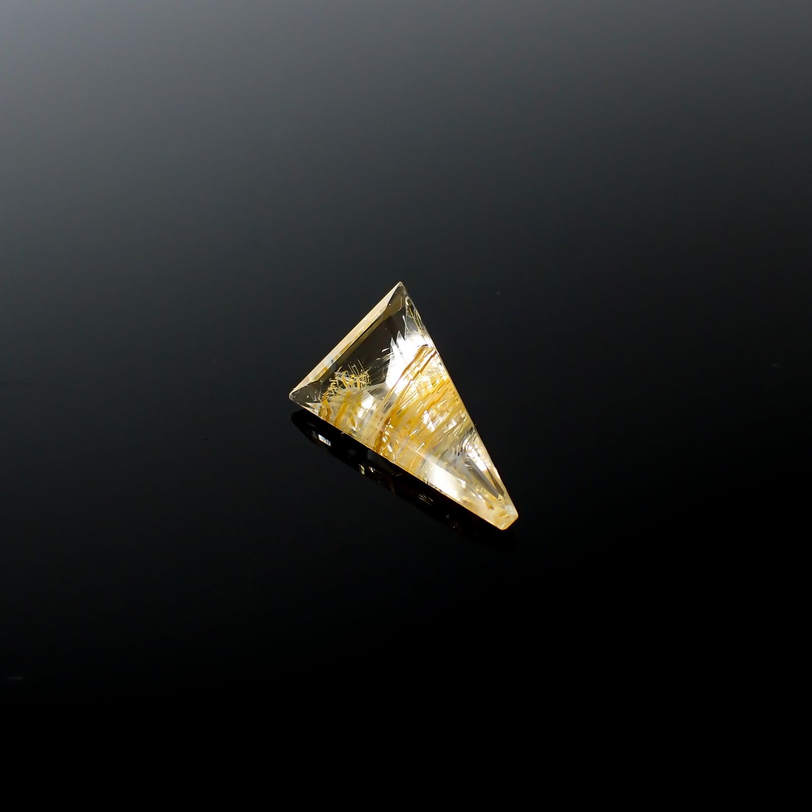 ニードルイントパーズ(チューブイントパーズ) ブラジル・ミナスジェライス州産 8.49ct[240225883]21.5x12.1mm前後