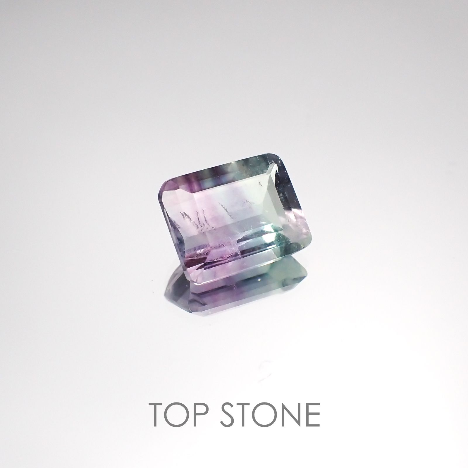 バイカラーフローライト ブラジル産 ルース 3.59ct[21028520]10.2×8.1mm前後