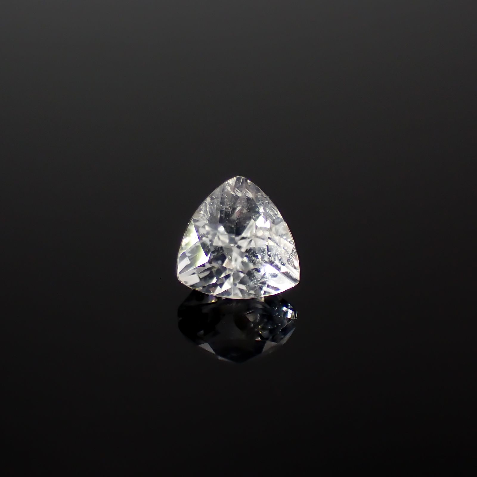 フェナカイト(宝石名フェナカイト)マダガスカル/ブラジル産 0.65ct 識別済[240628183]5.2x5.3mm前後